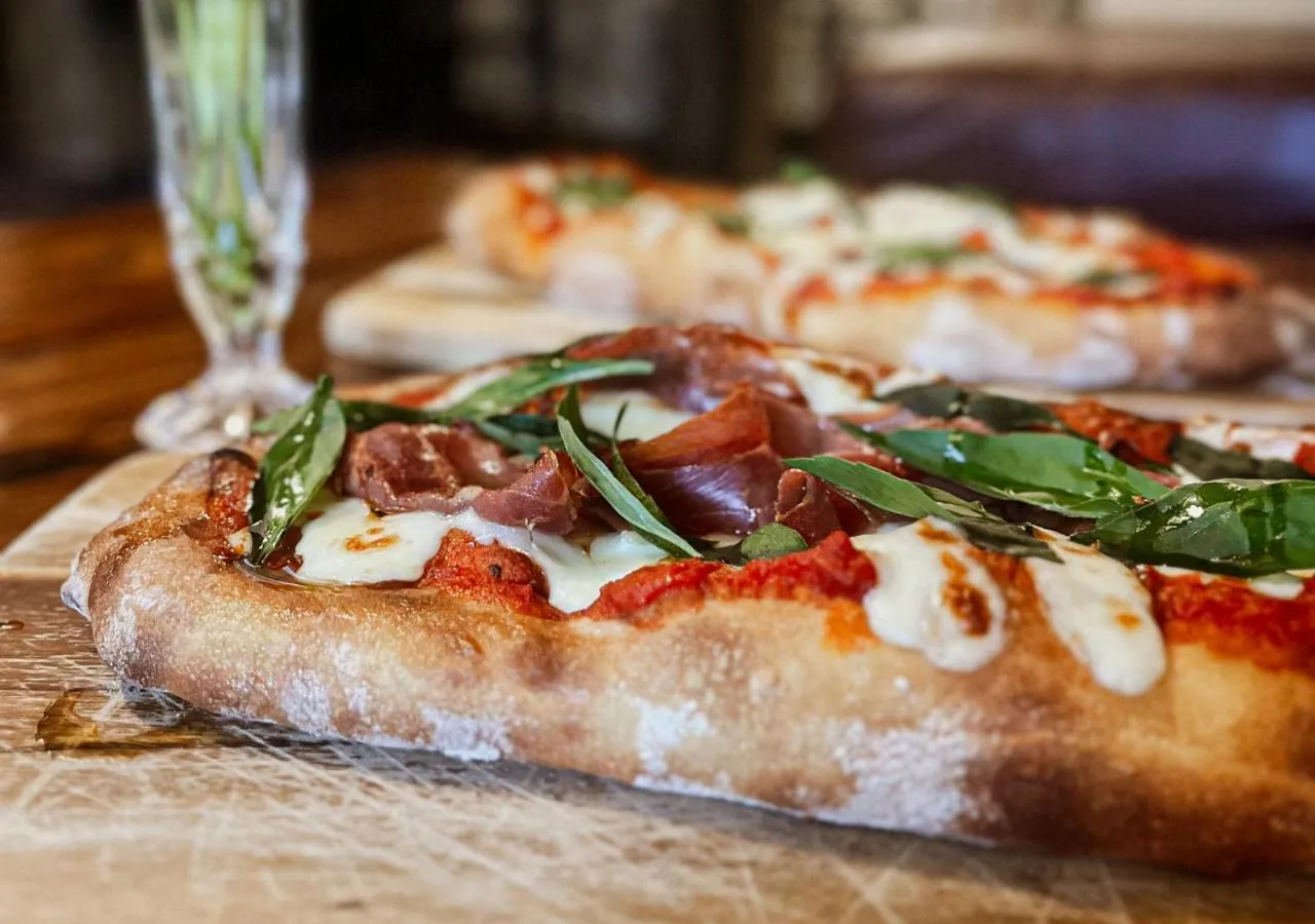 Food and drinks in Santo's Higham Farm Hotel