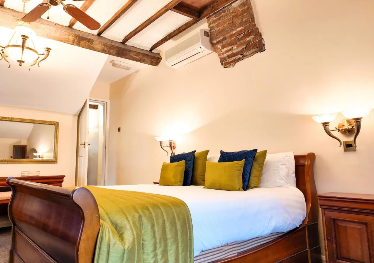 Bed in Santo's Higham Farm Hotel