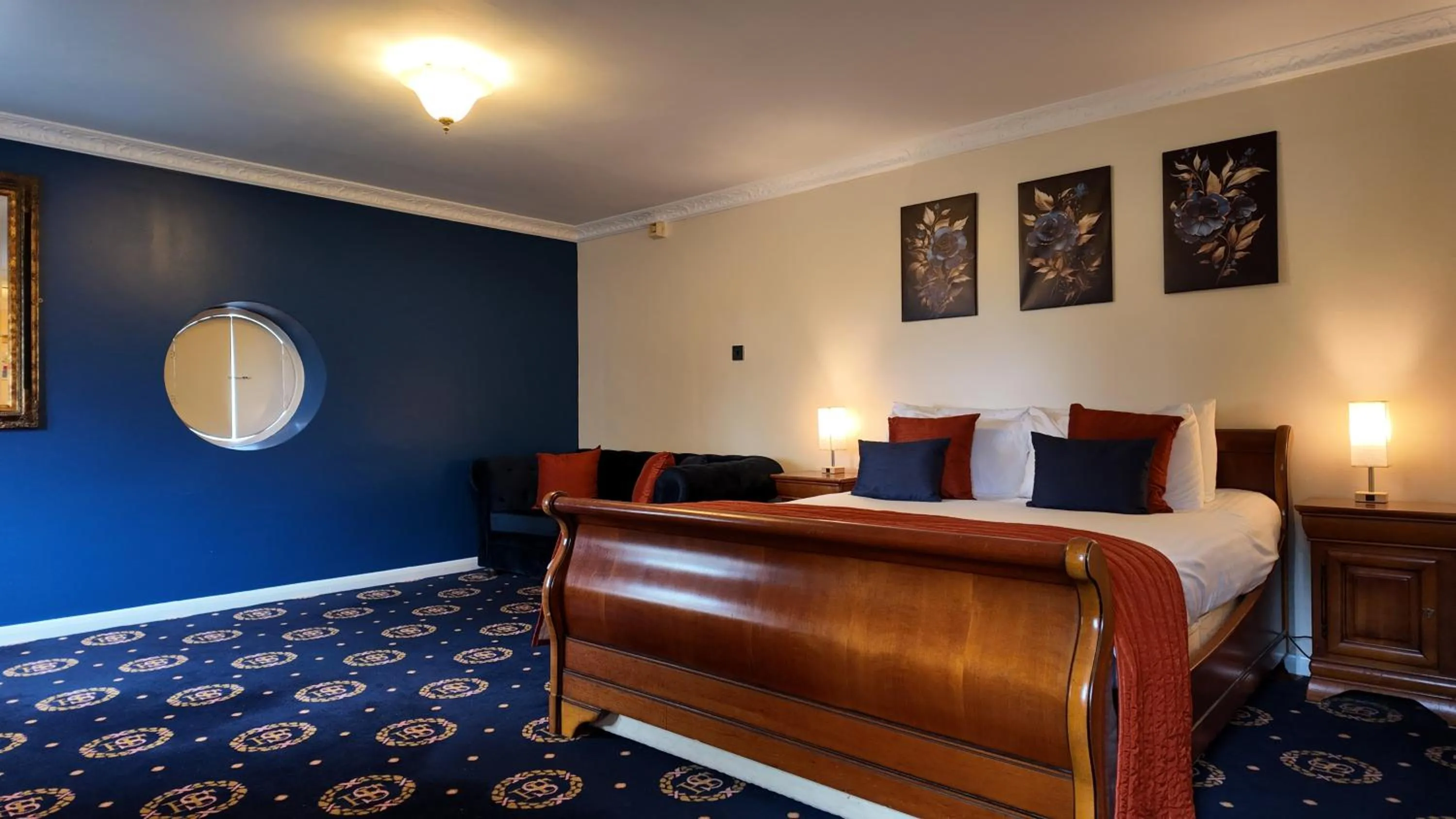 Bed in Santo's Higham Farm Hotel