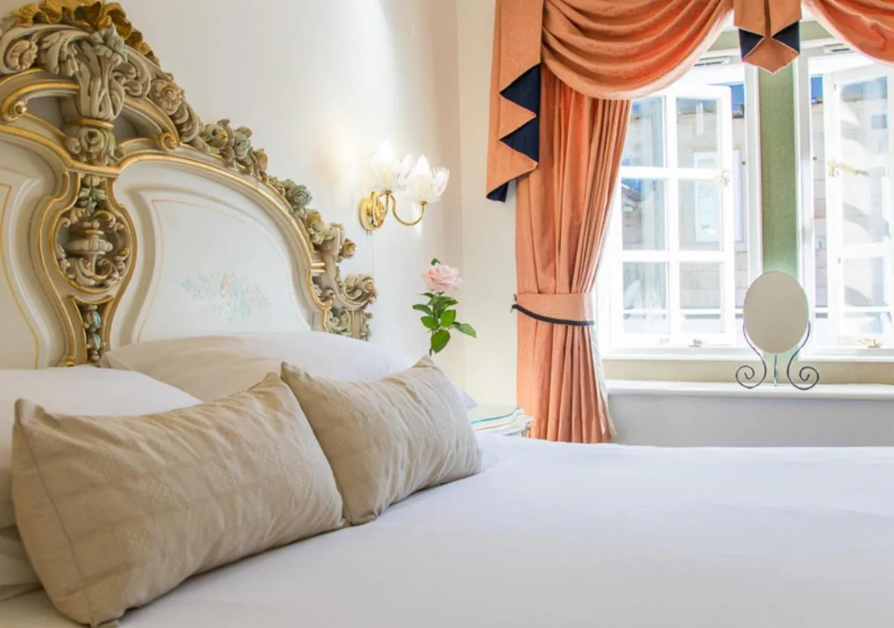 Bed in Santo's Higham Farm Hotel