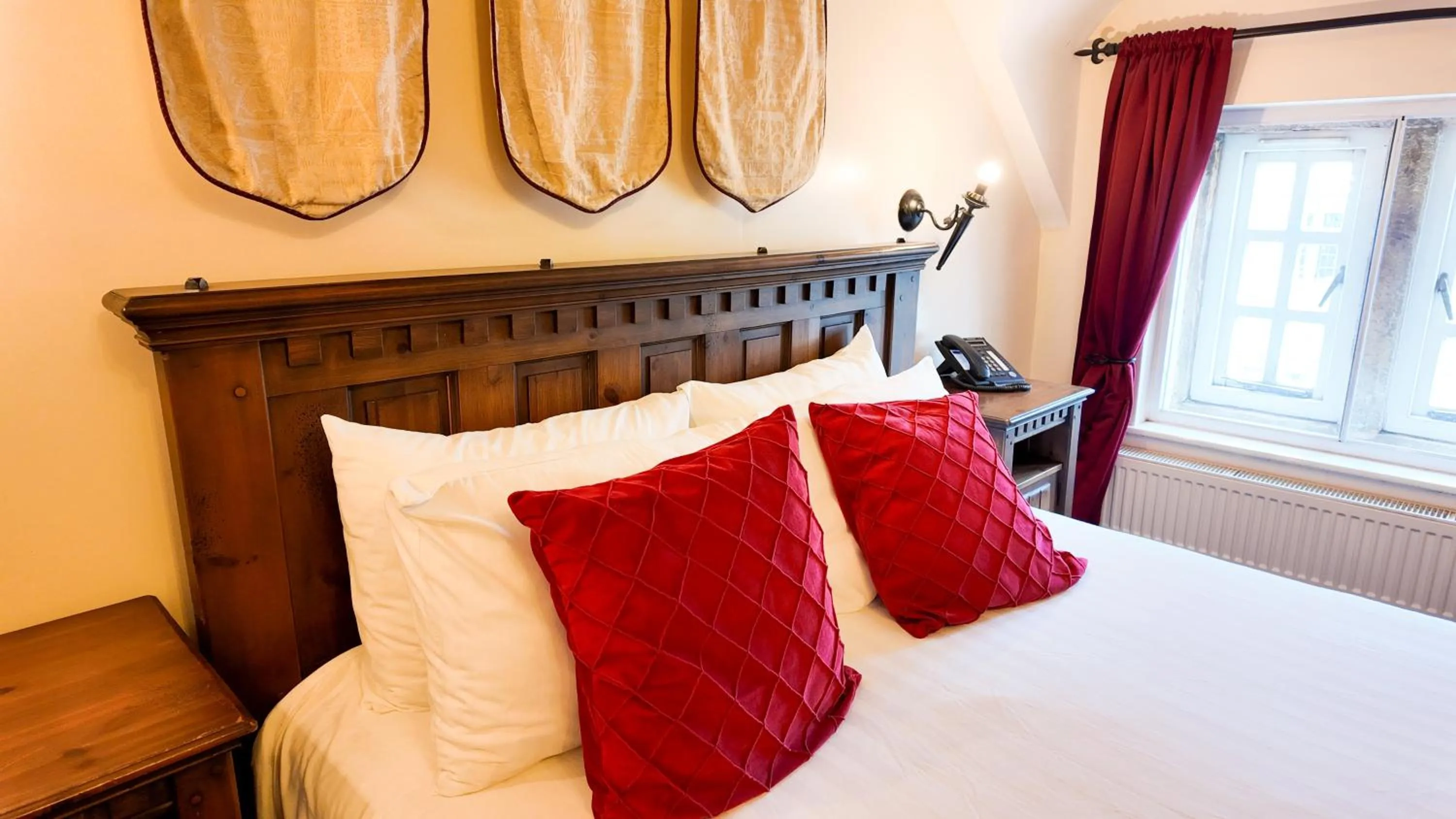 Bed in Santo's Higham Farm Hotel