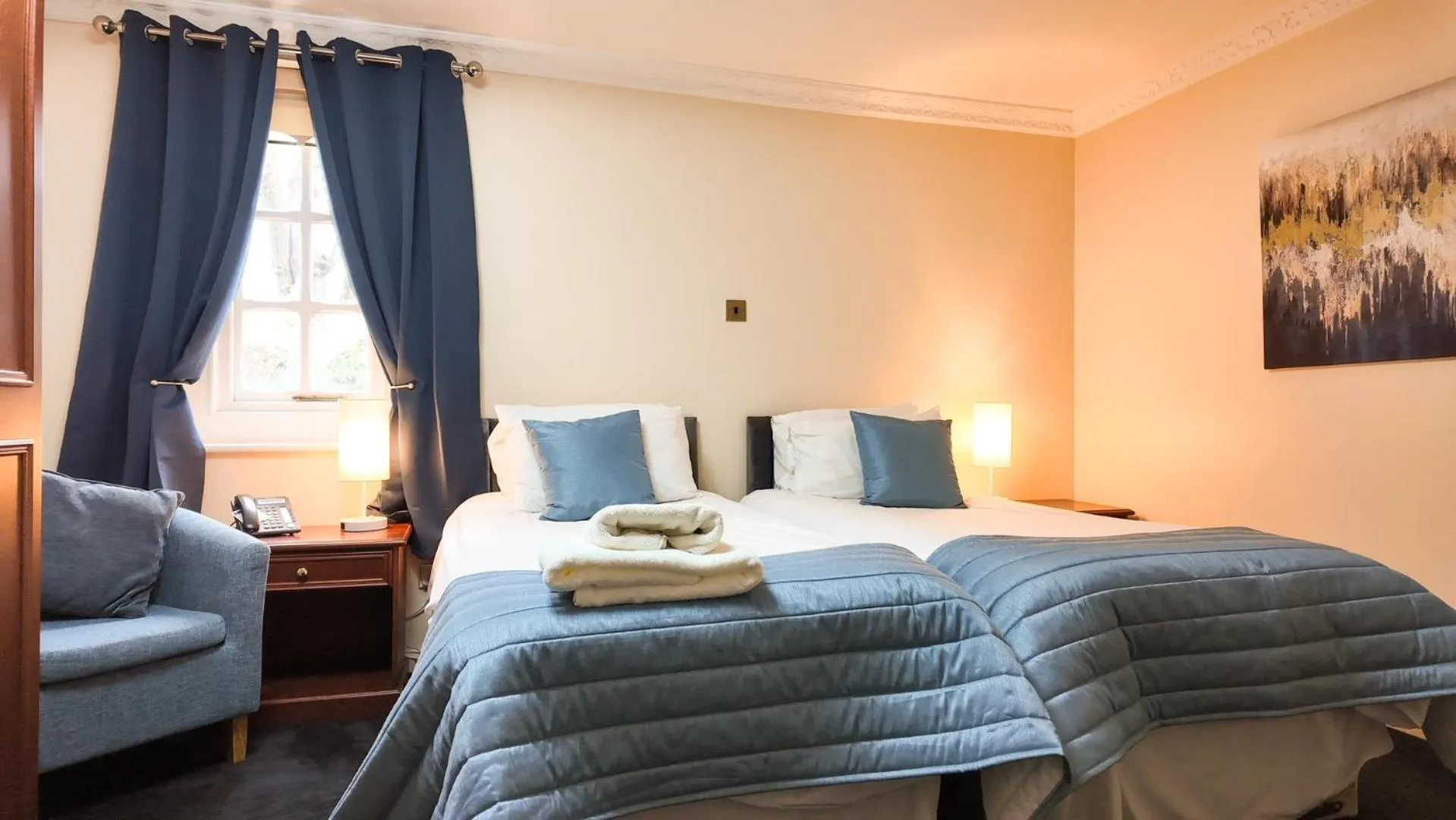 Bed in Santo's Higham Farm Hotel