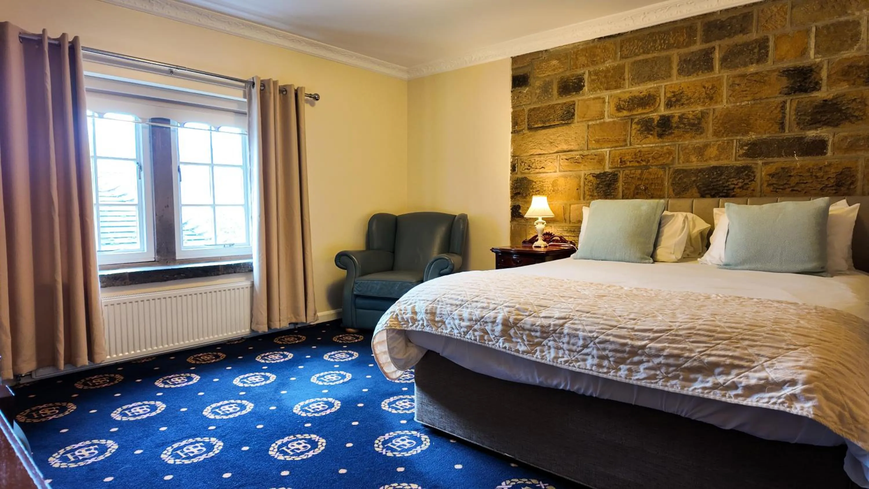 Bed in Santo's Higham Farm Hotel