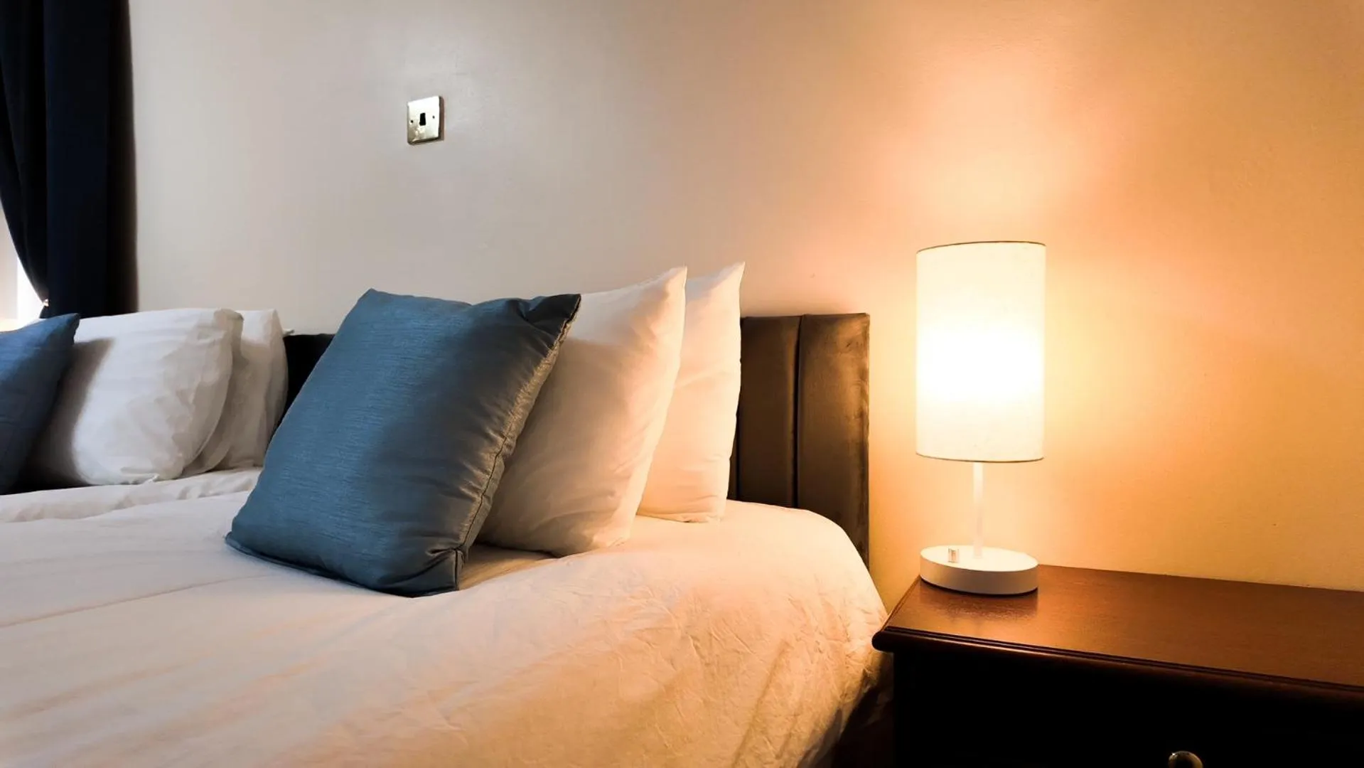 Bed in Santo's Higham Farm Hotel