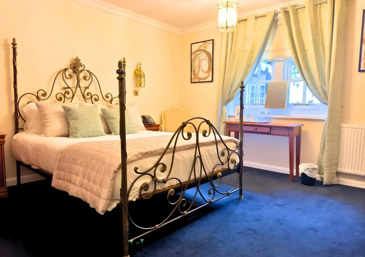 Bedroom, Bed in Santo's Higham Farm Hotel