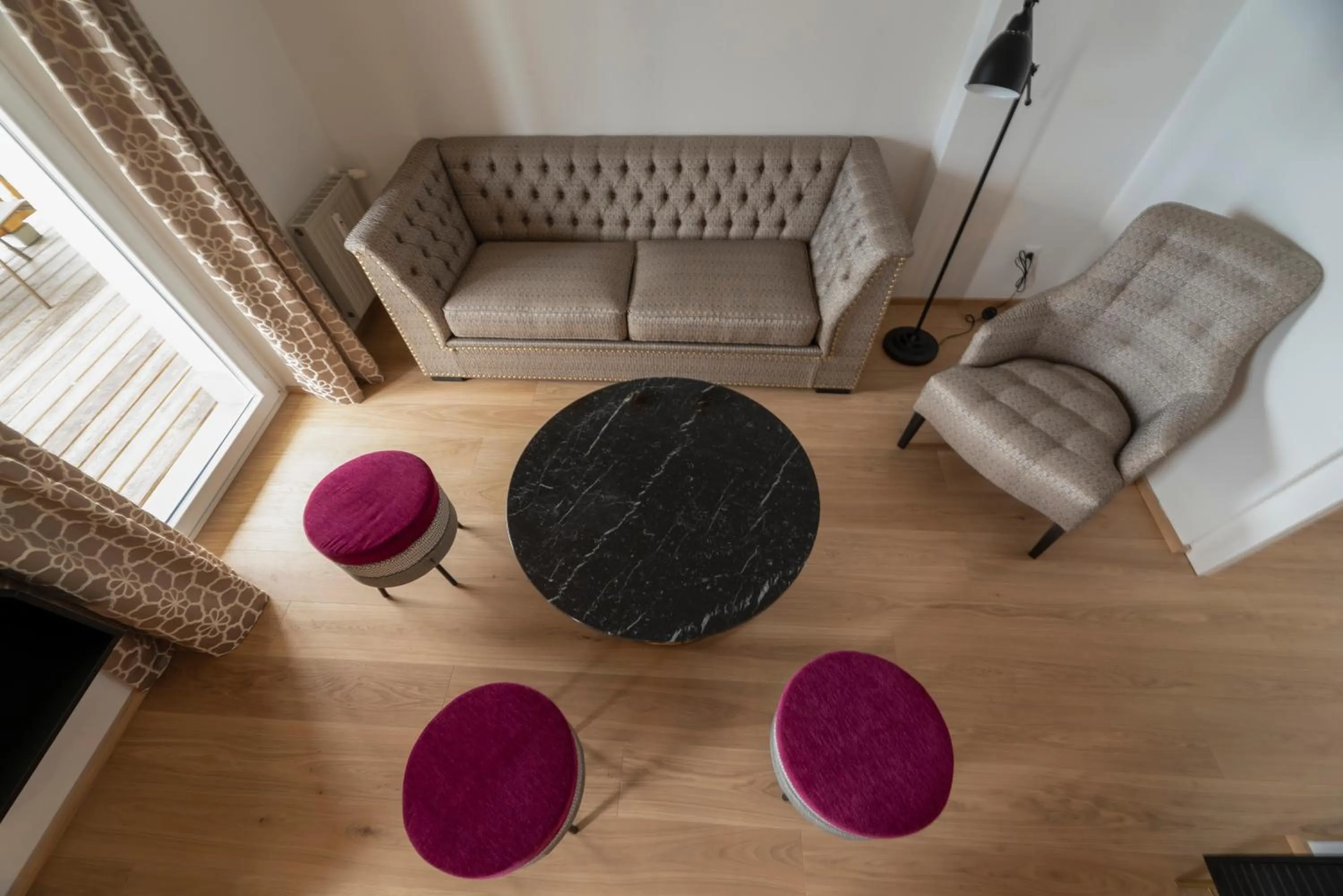 Seating area in Romantik Residenz (Ferienwohnungen Hotel Im Weissen Rössl) - Dependance