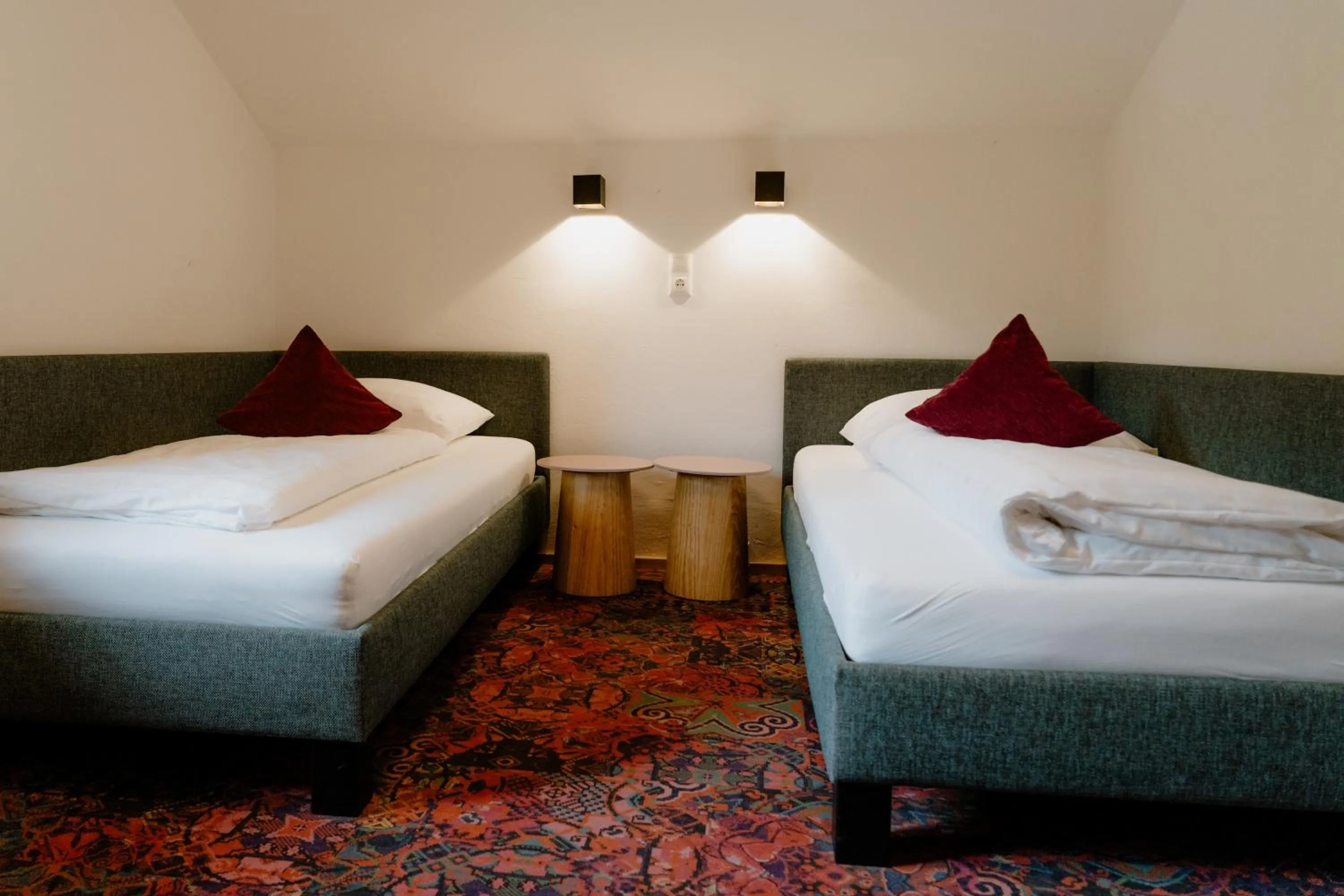 Bedroom, Bed in Romantik Residenz (Ferienwohnungen Hotel Im Weissen Rössl) - Dependance