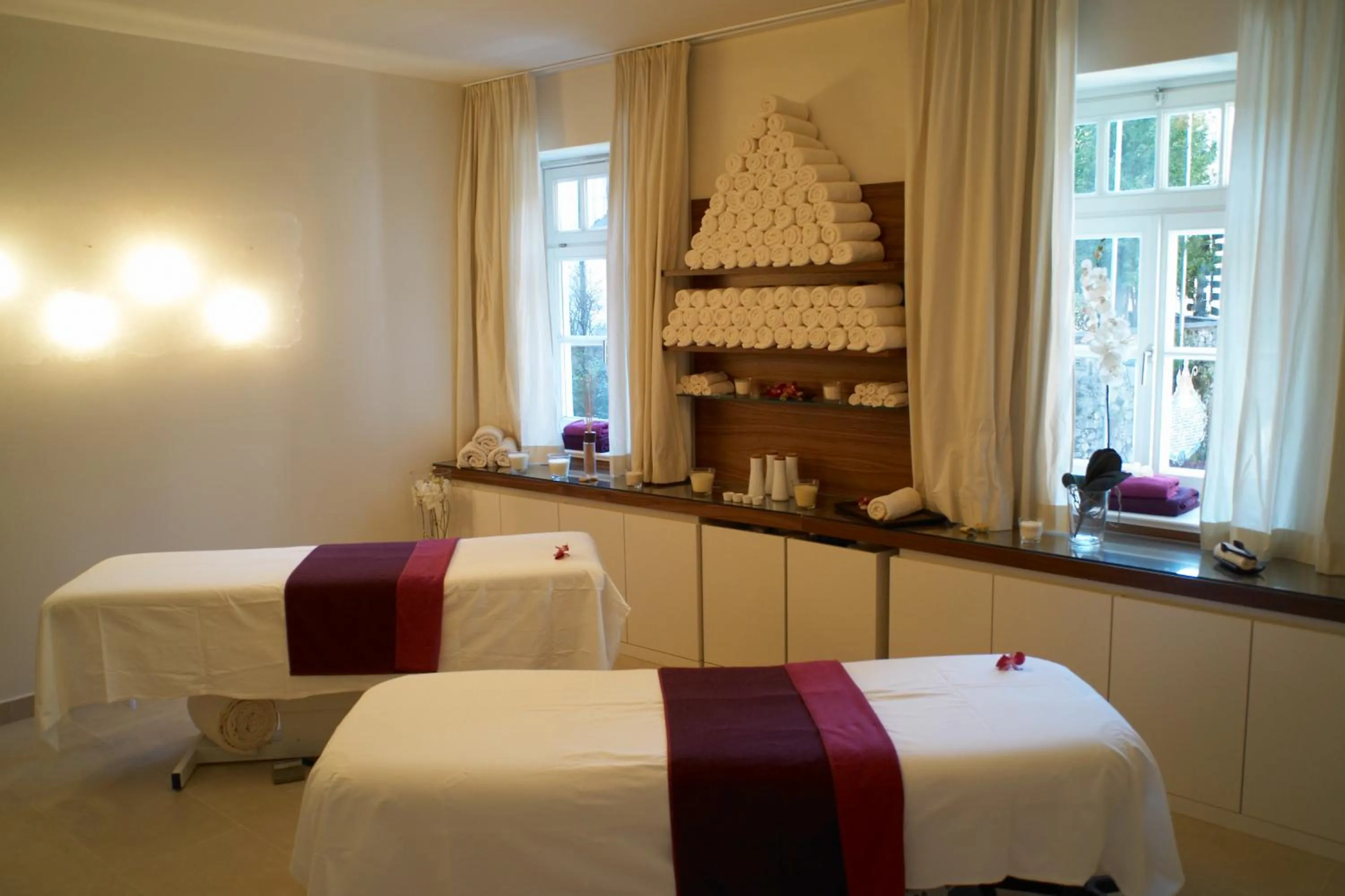 Spa and wellness centre/facilities, Bed in Romantik Residenz (Ferienwohnungen Hotel Im Weissen Rössl) - Dependance