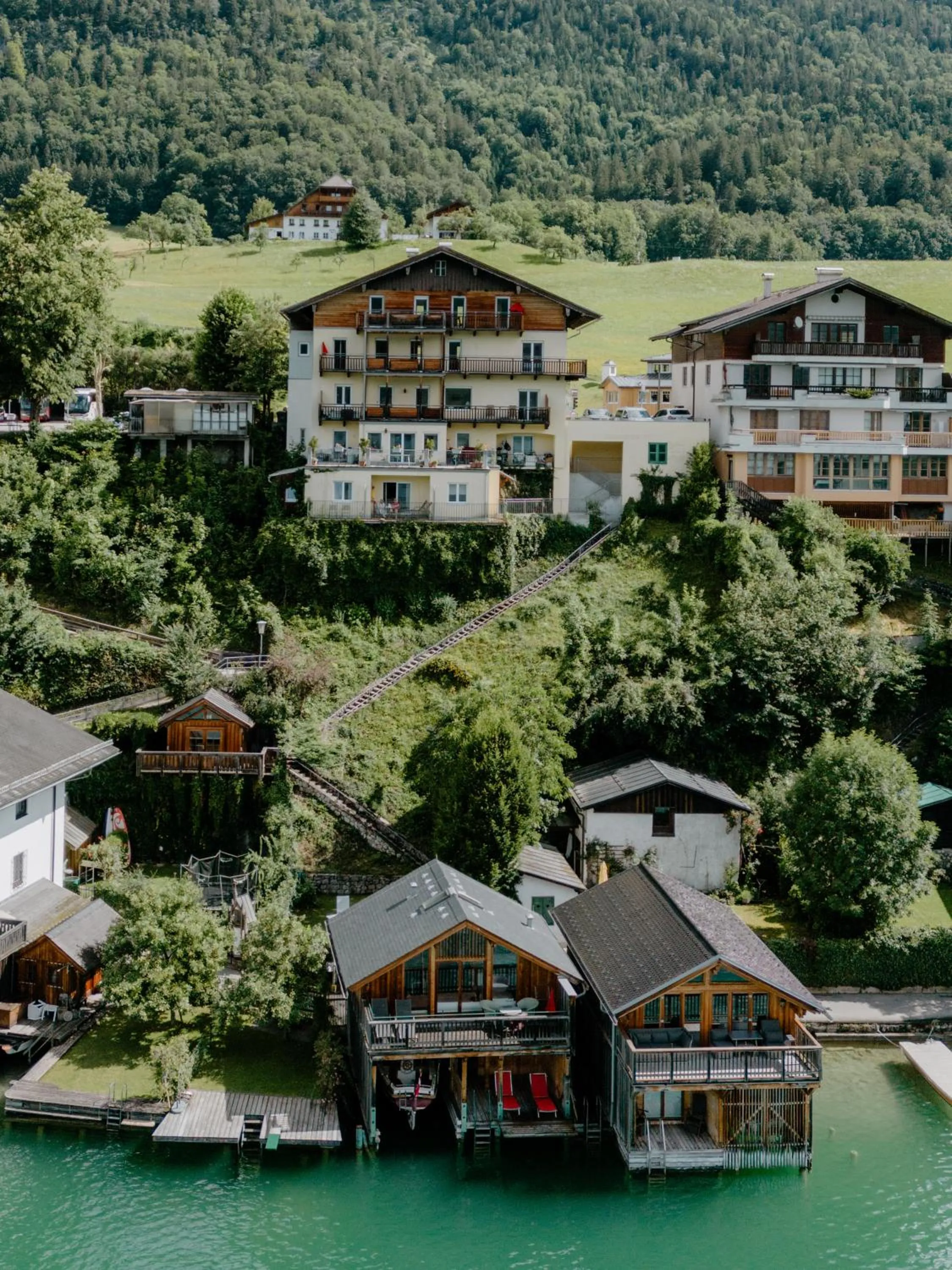 Property building in Romantik Residenz (Ferienwohnungen Hotel Im Weissen Rössl) - Dependance