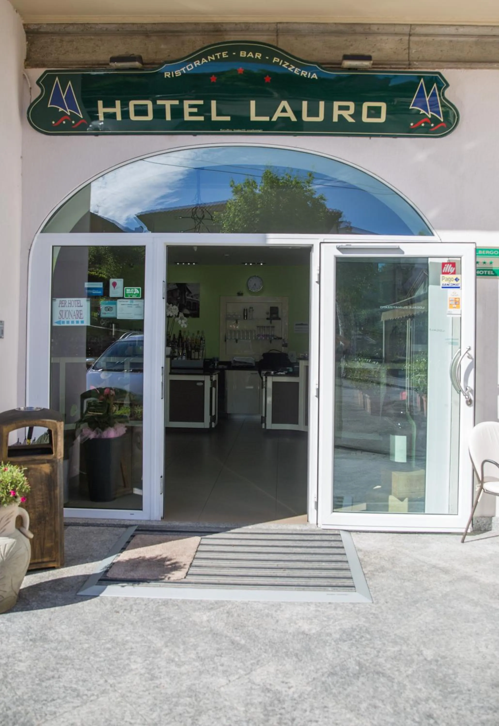 Facade/entrance in Hotel Lauro