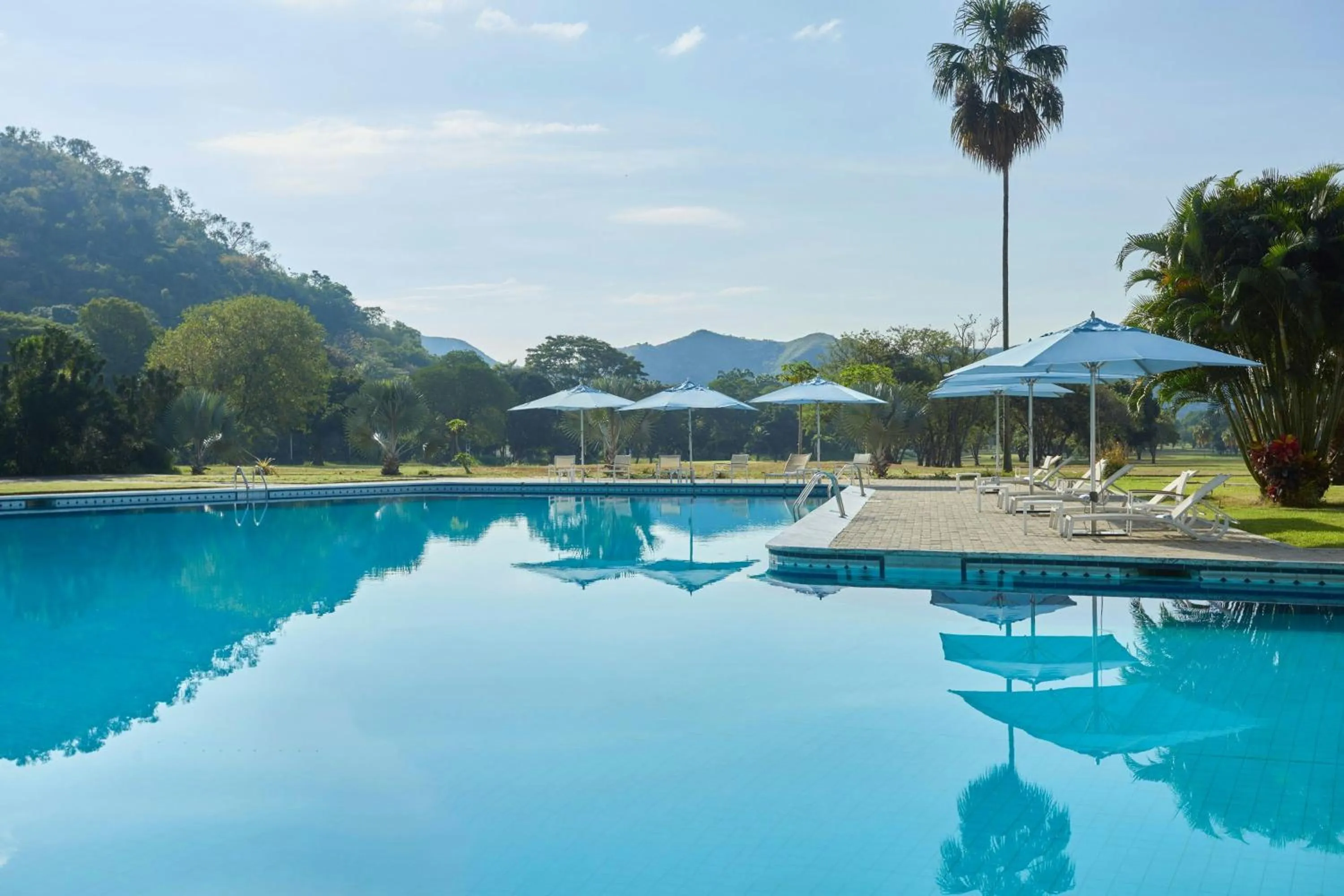 Swimming pool in Marriott Maracay Golf Resort