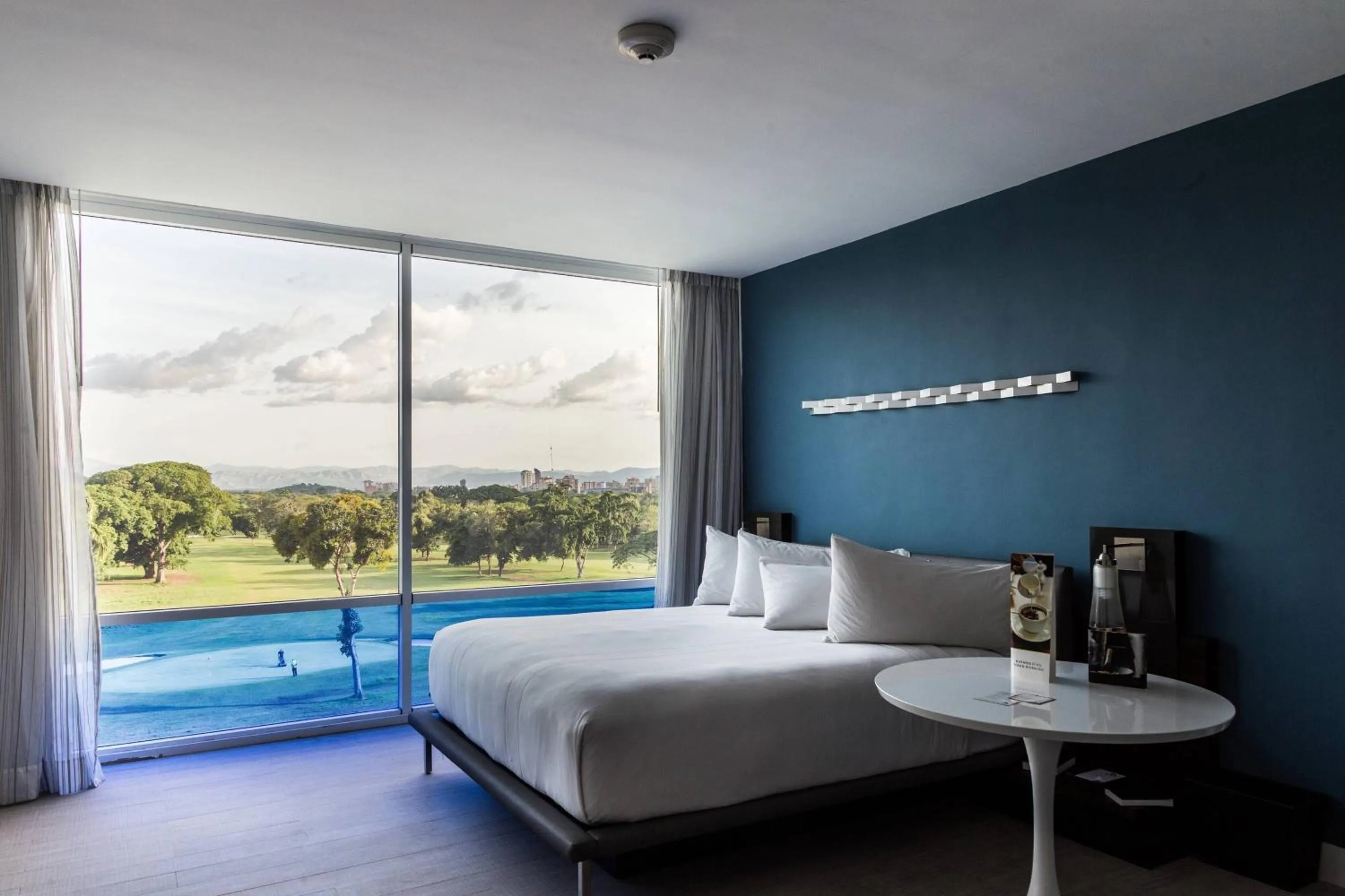 Photo of the whole room, Bed in Marriott Maracay Golf Resort