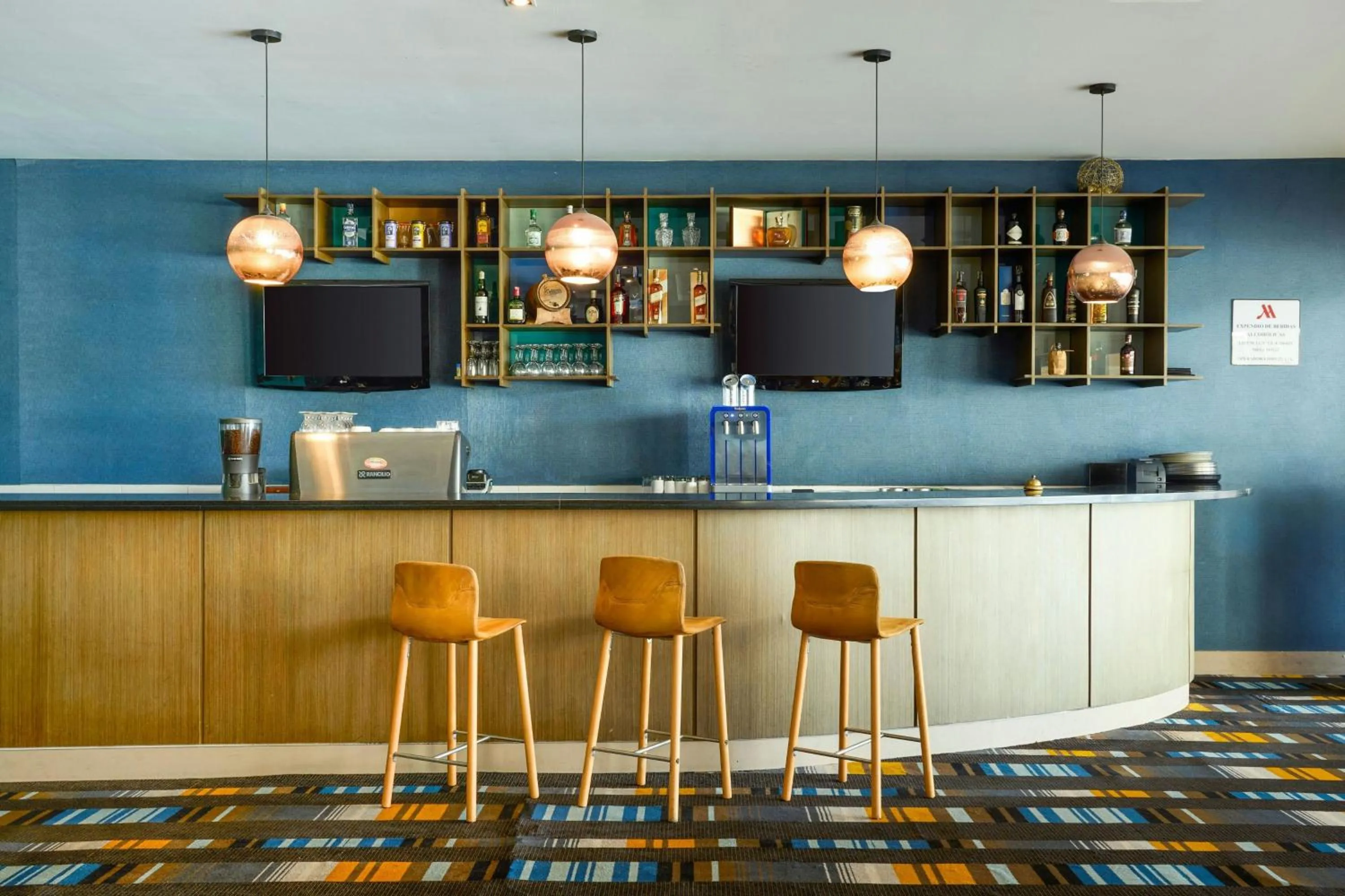 Lounge or bar in Marriott Maracay Golf Resort