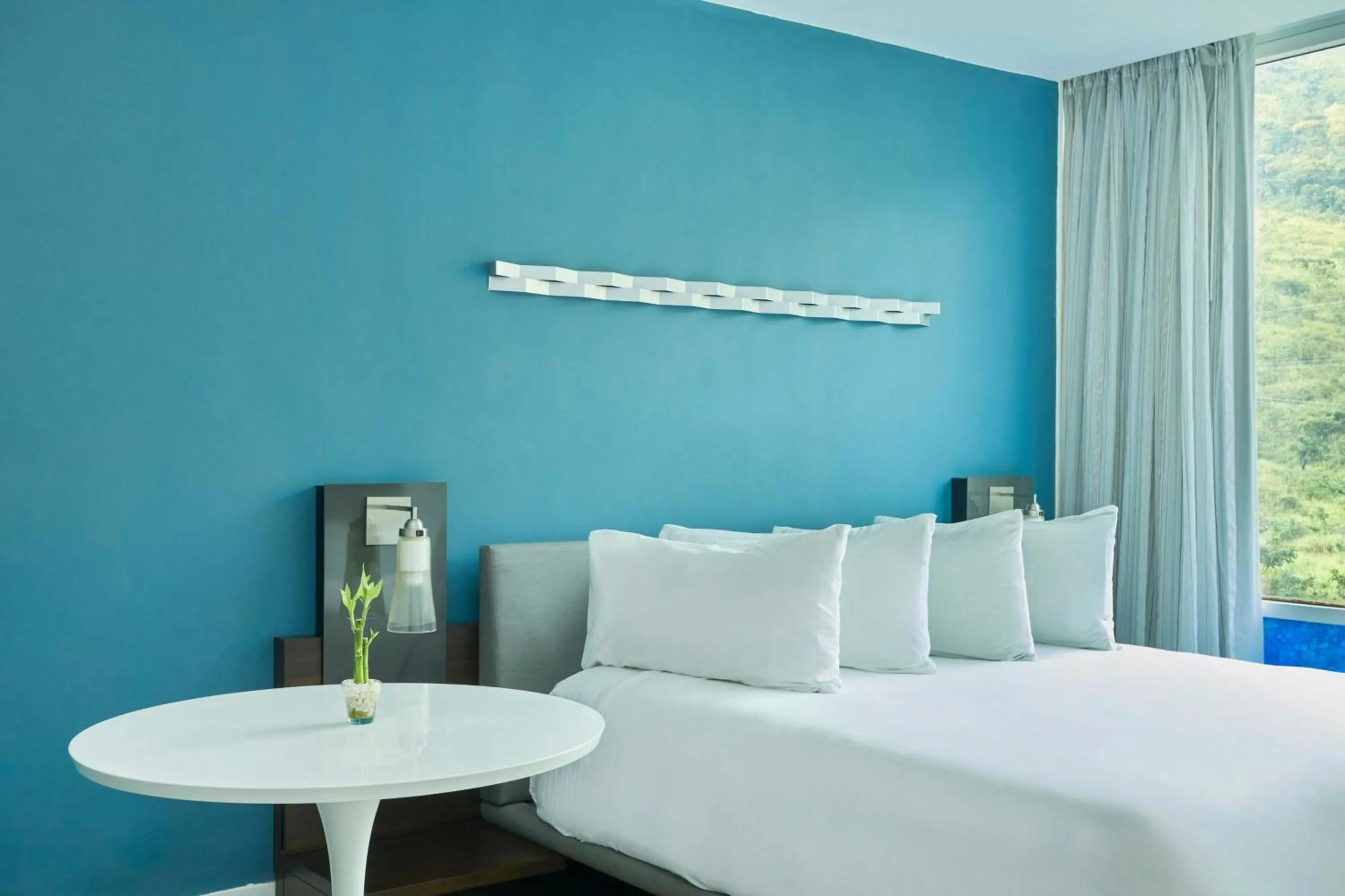 Photo of the whole room, Bed in Marriott Maracay Golf Resort