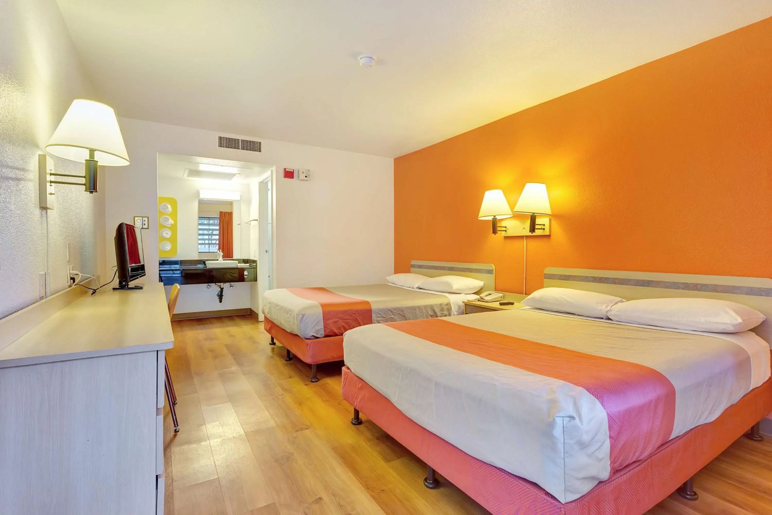 Bedroom in Super 8 by Wyndham Santa Rosa North