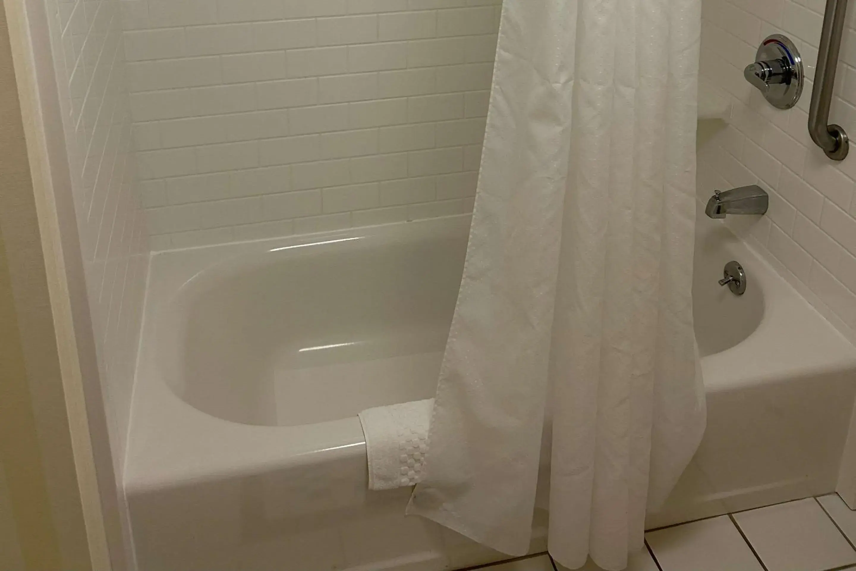 Bedroom in Country Inn & Suites by Radisson, Fayetteville I-95, NC Bedroom in Country Inn & Suites by Radisson, Fayetteville I-95, NC