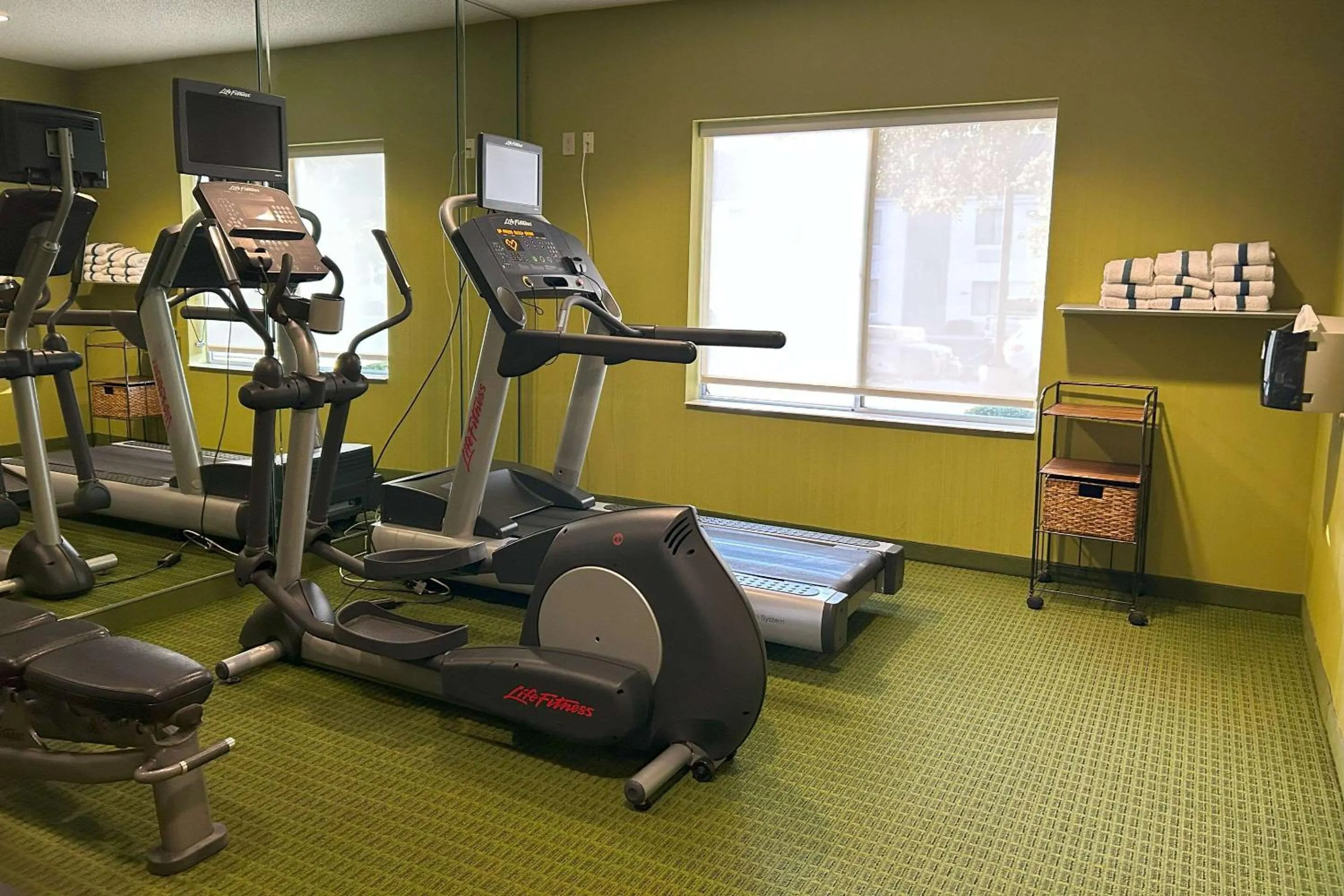 Fitness centre/facilities in Country Inn & Suites by Radisson, Fayetteville I-95, NC