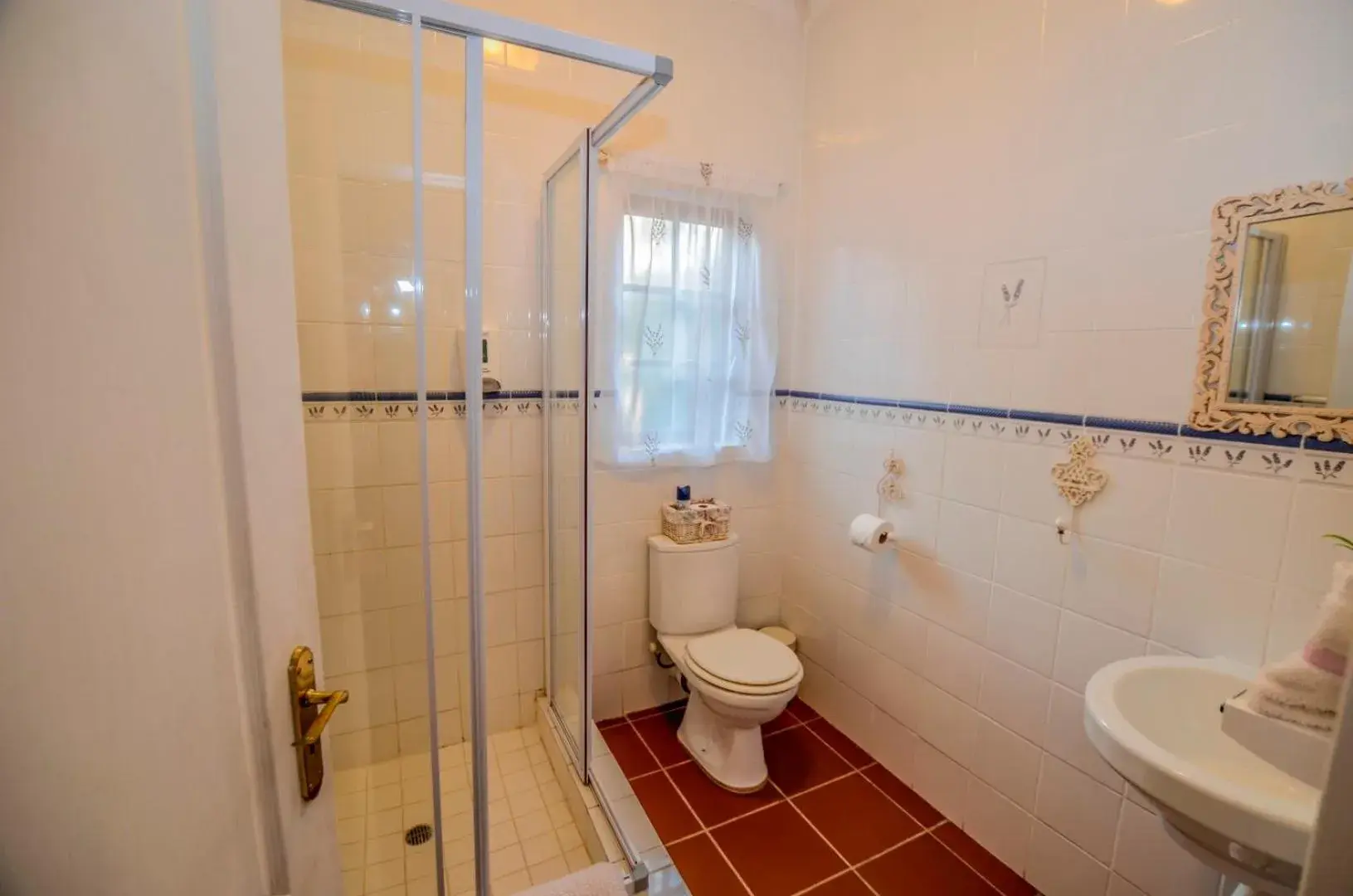 Deluxe Double or Twin Room with Garden View - single occupancy in Lavender House Deluxe Double or Twin Room with Garden View - single occupancy in Lavender House