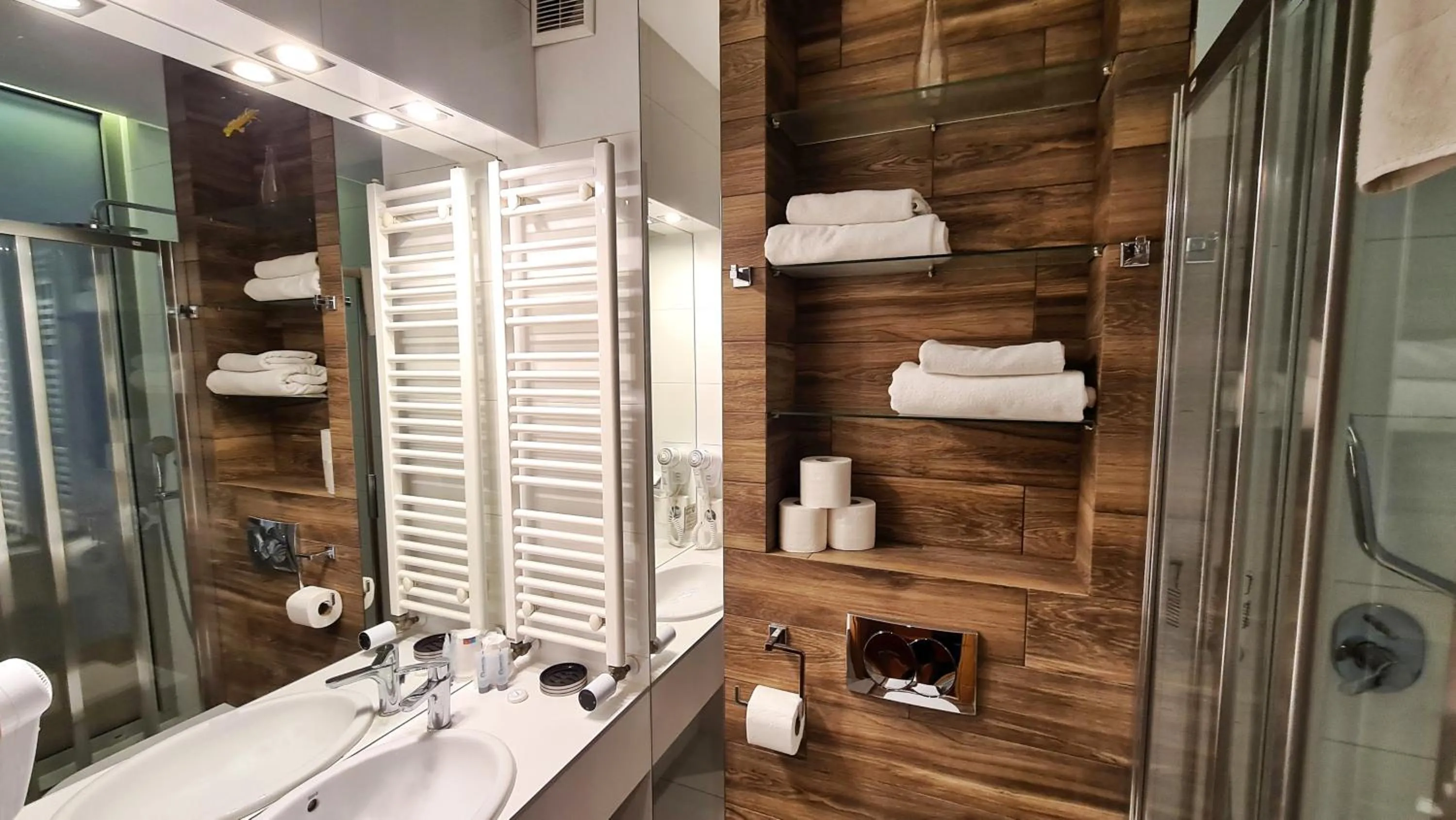 Toilet in Hotel Malinowski Economy