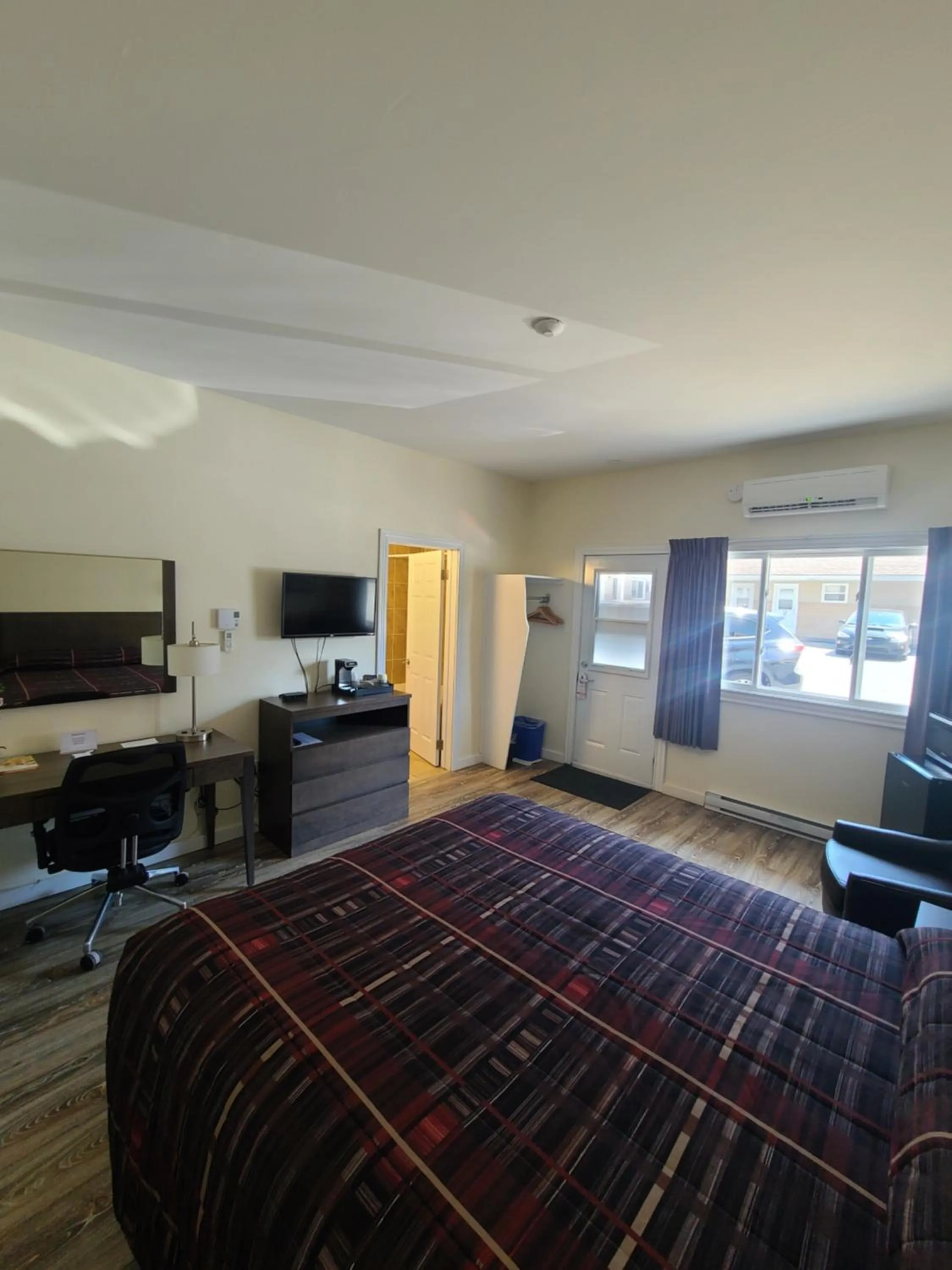 Guests, Bed in Stardust Motel - Bedford