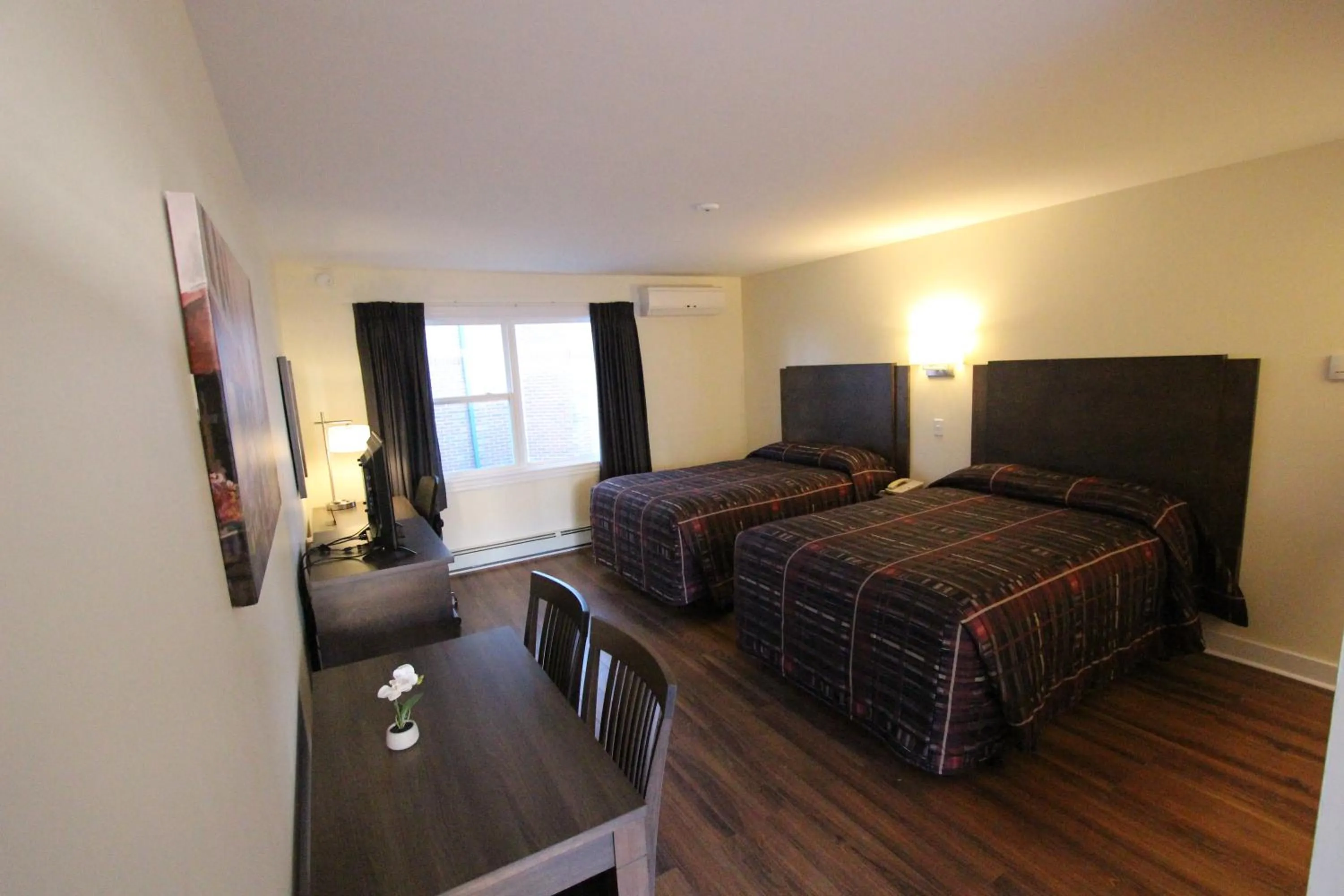 Photo of the whole room, Bed in Stardust Motel - Bedford