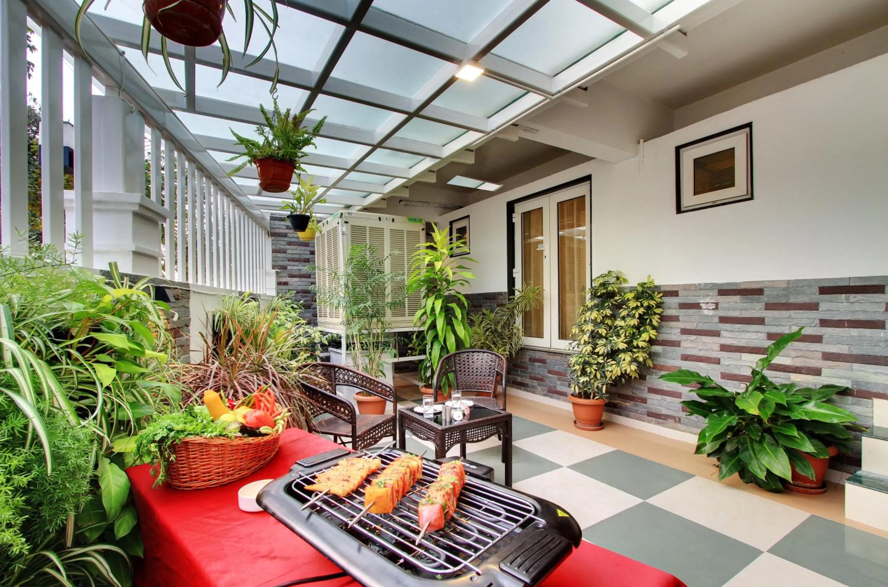 Coffee/tea facilities in White Castle Boutique Apartment Hotel