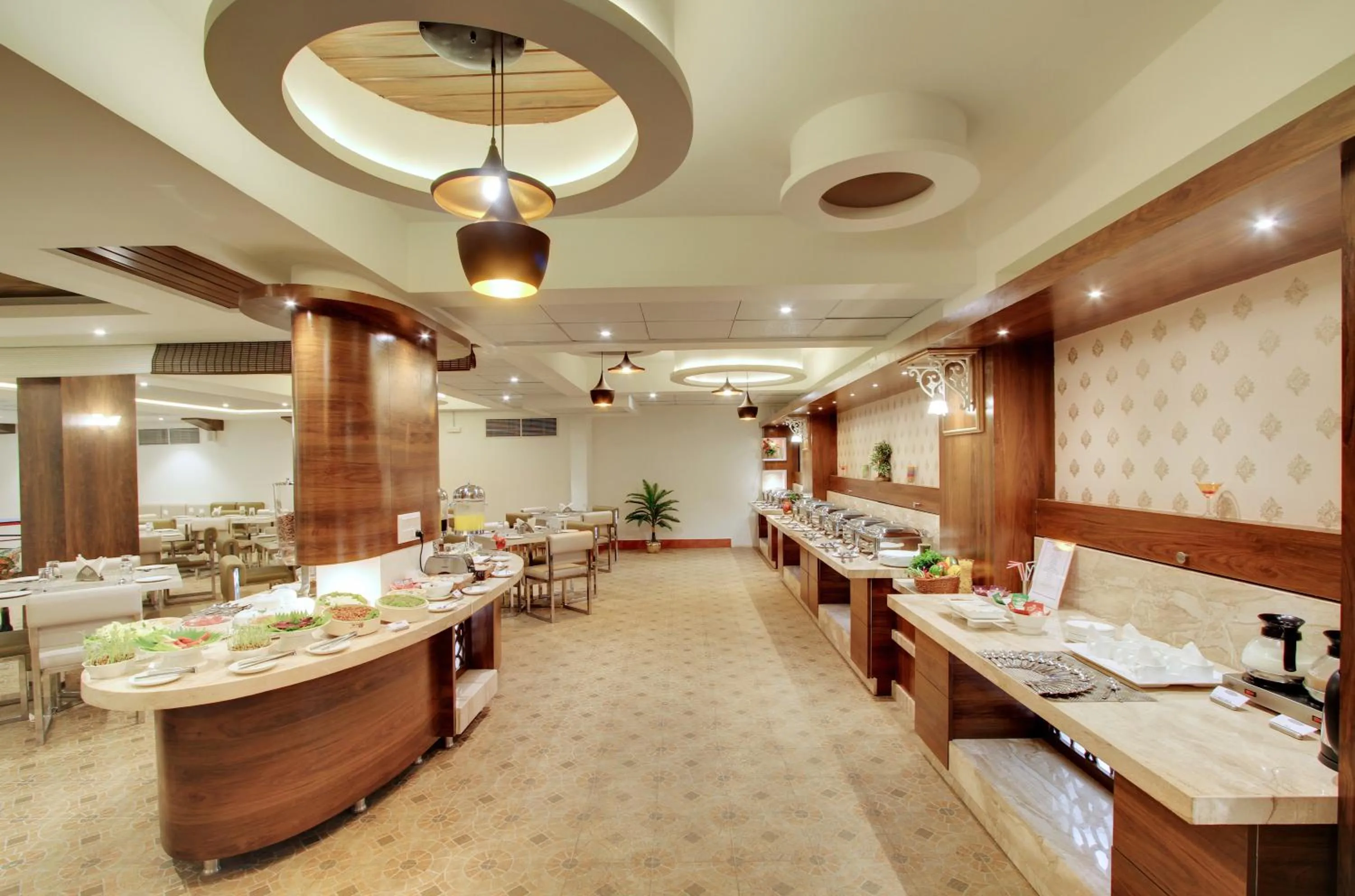 Restaurant/places to eat in White Castle Boutique Apartment Hotel