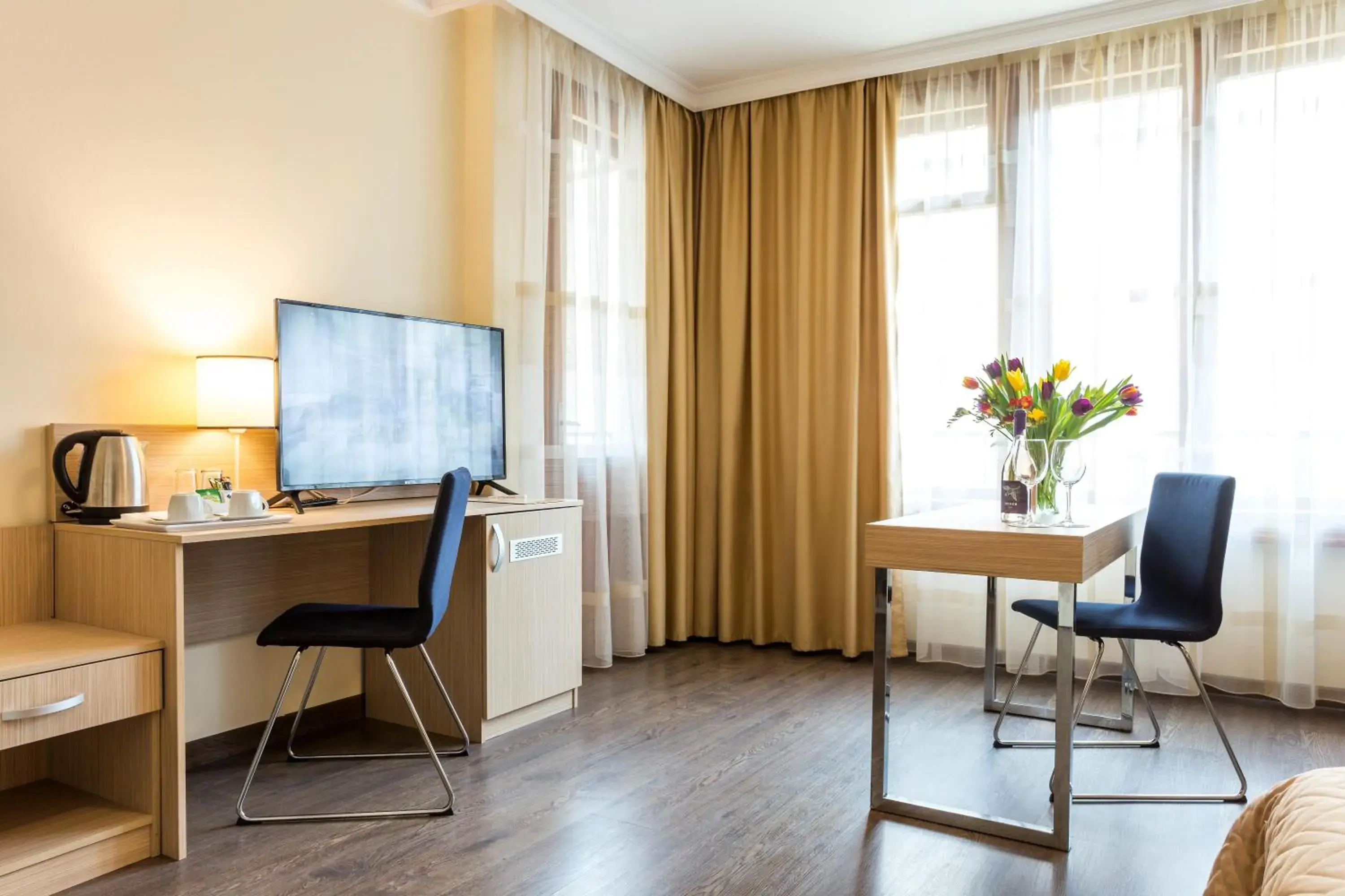 Photo of the whole room in Geneva Hotel Photo of the whole room in Geneva Hotel