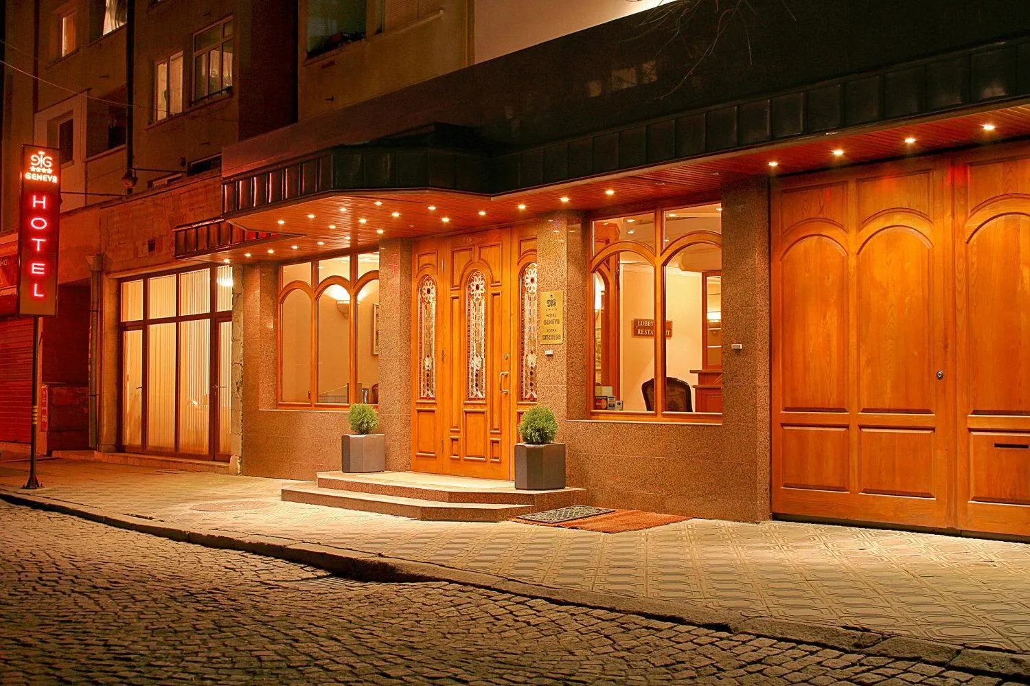 Facade/entrance in Geneva Hotel