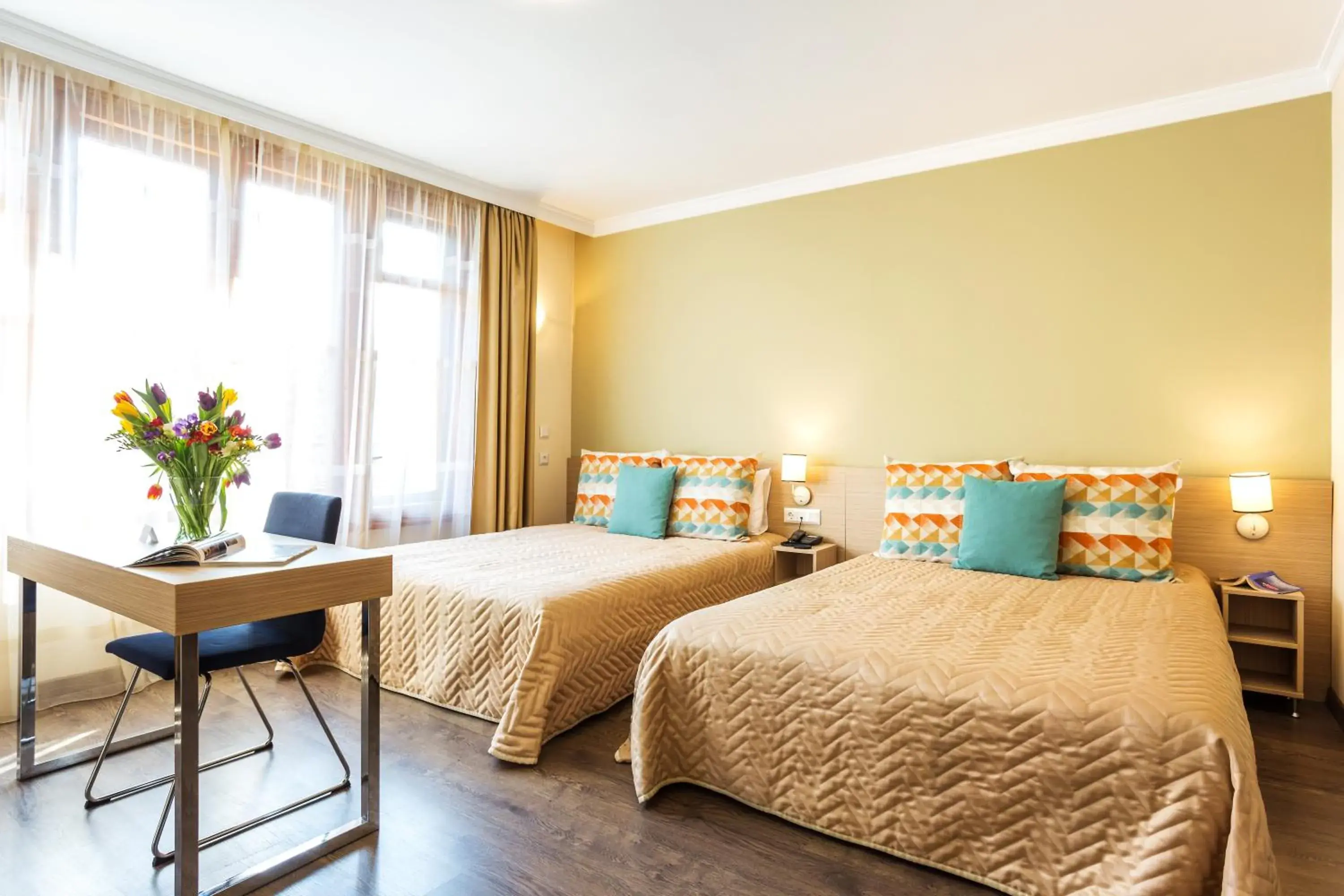 Photo of the whole room, Bed in Geneva Hotel Photo of the whole room, Bed in Geneva Hotel