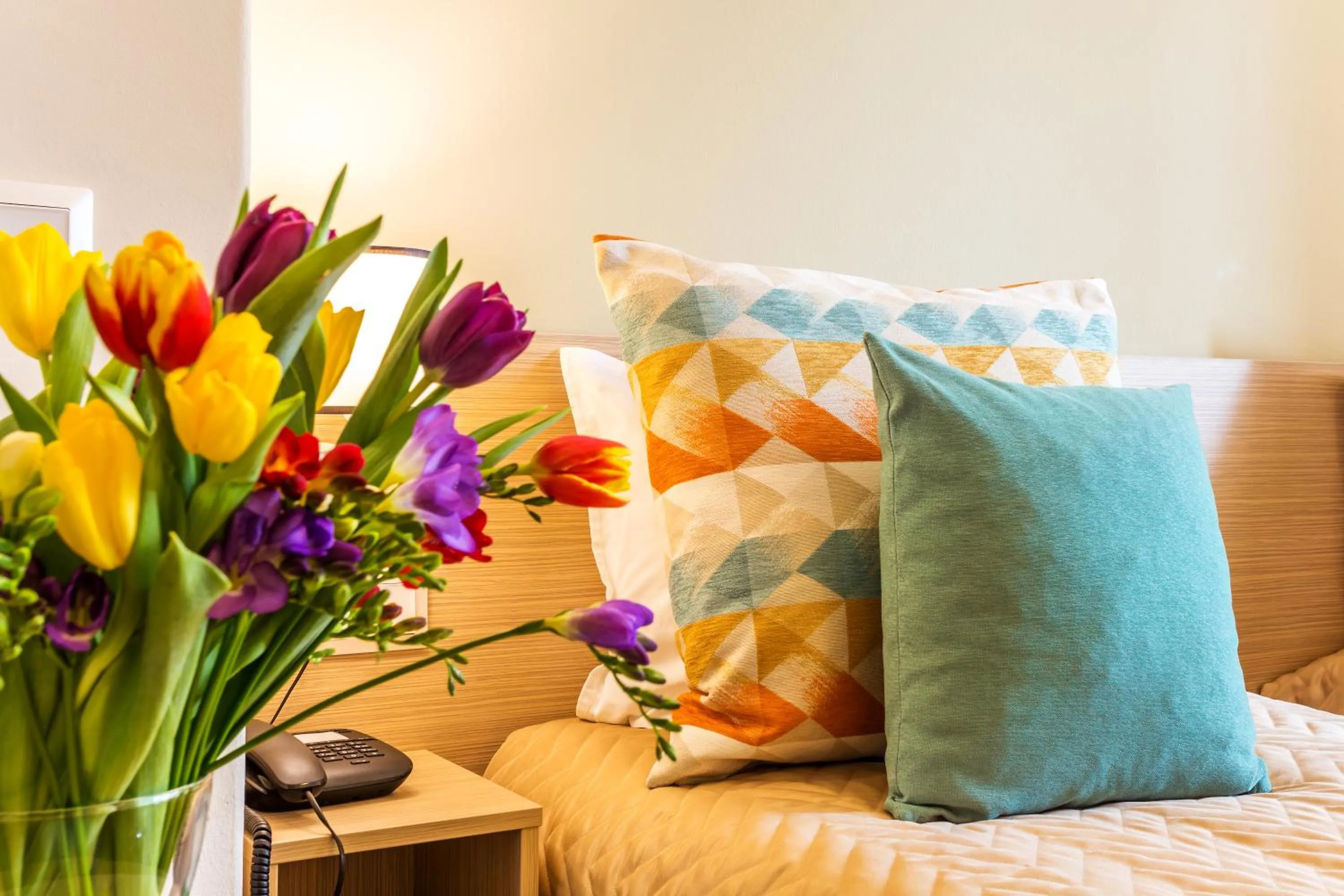 Photo of the whole room, Bed in Geneva Hotel