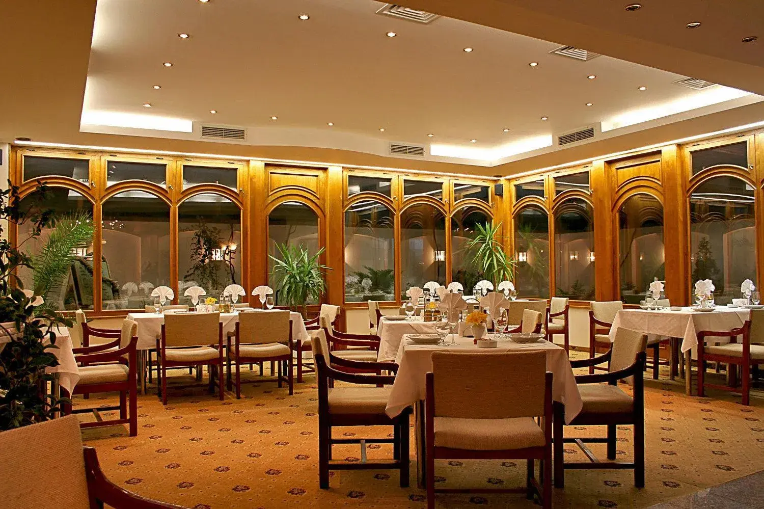 Restaurant/places to eat in Geneva Hotel Restaurant/places to eat in Geneva Hotel