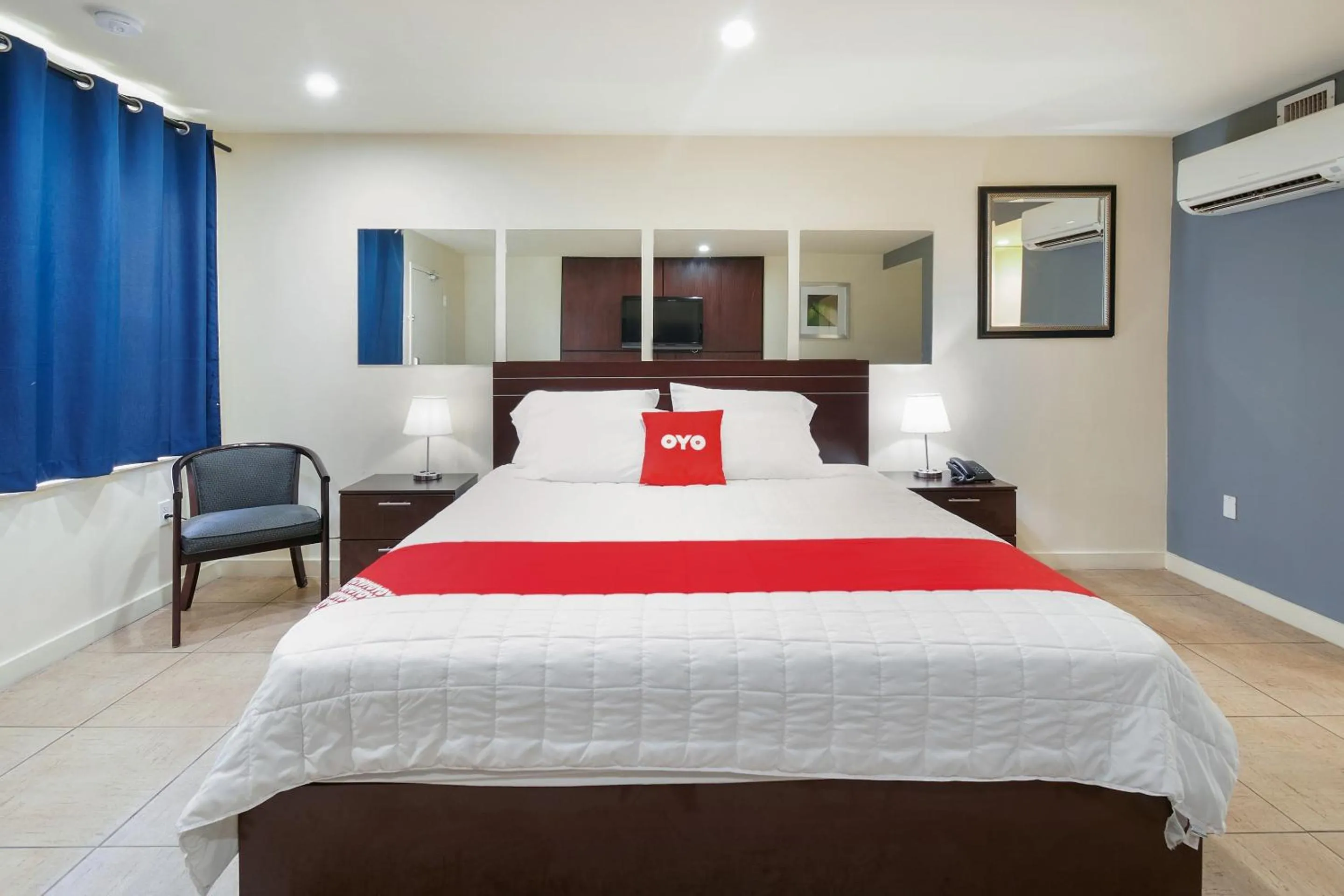 Bedroom, Bed in OYO Hotel Coral Gables - Miami Airport