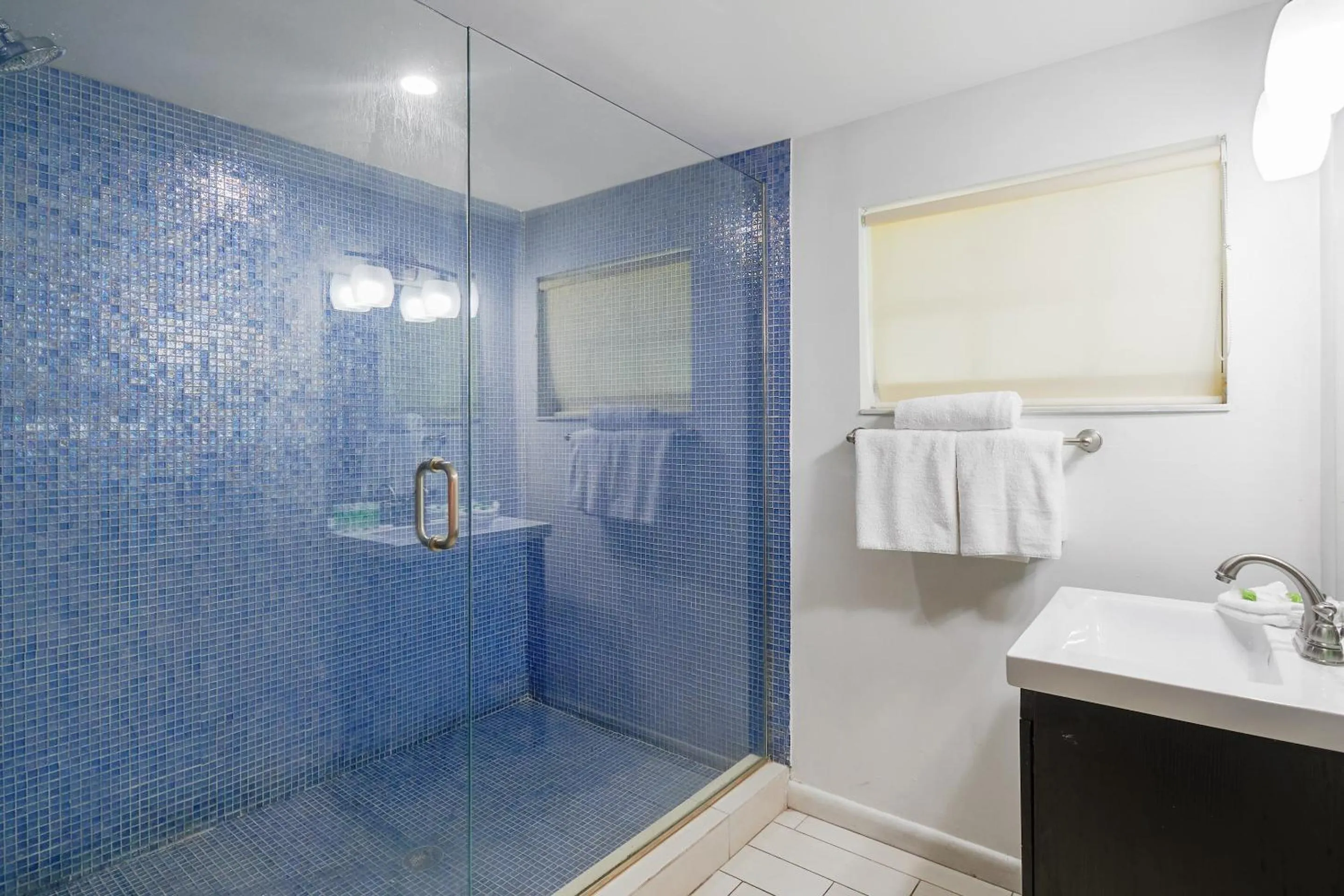 Bathroom in OYO Hotel Coral Gables - Miami Airport