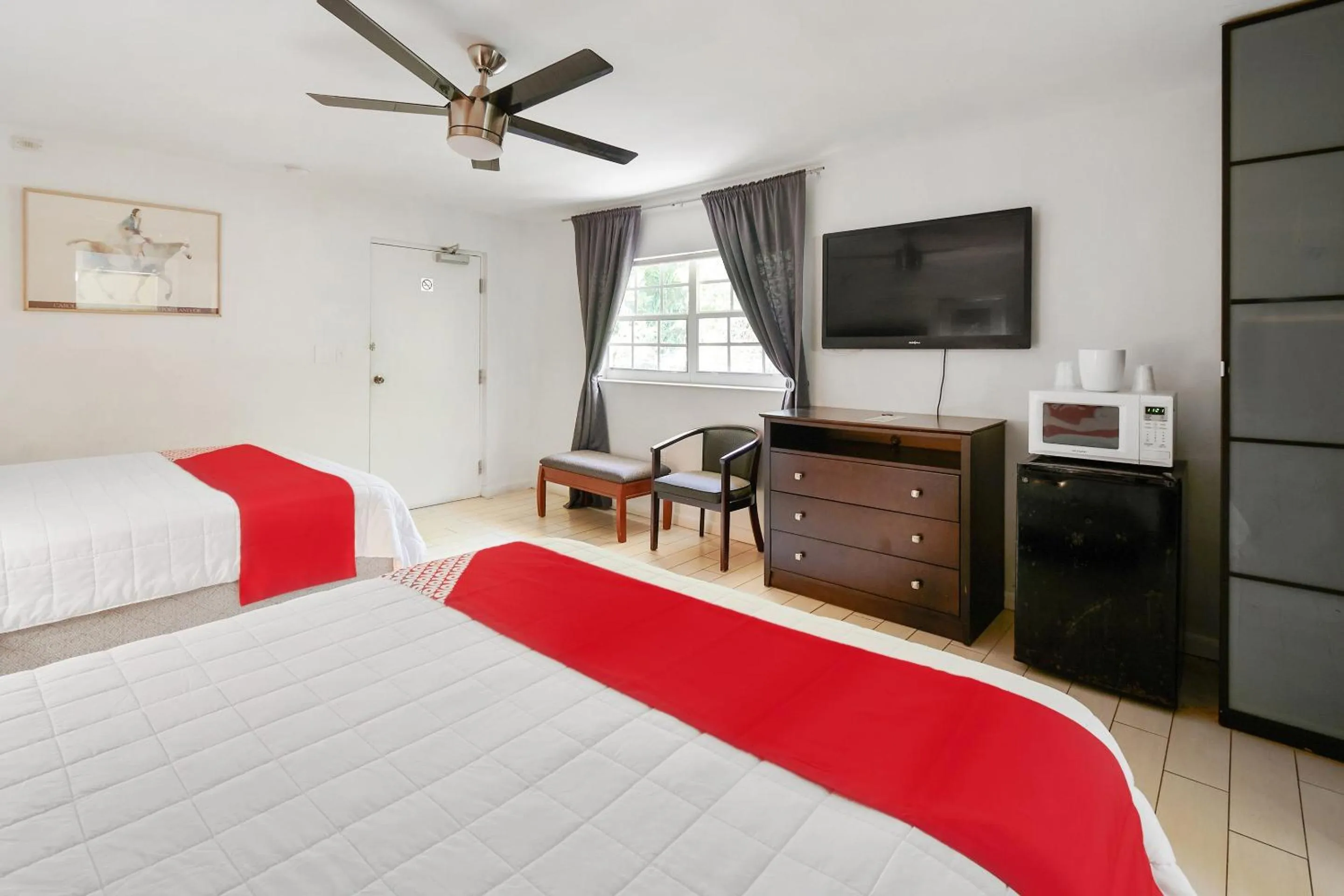 Bedroom, Bed in OYO Hotel Coral Gables - Miami Airport