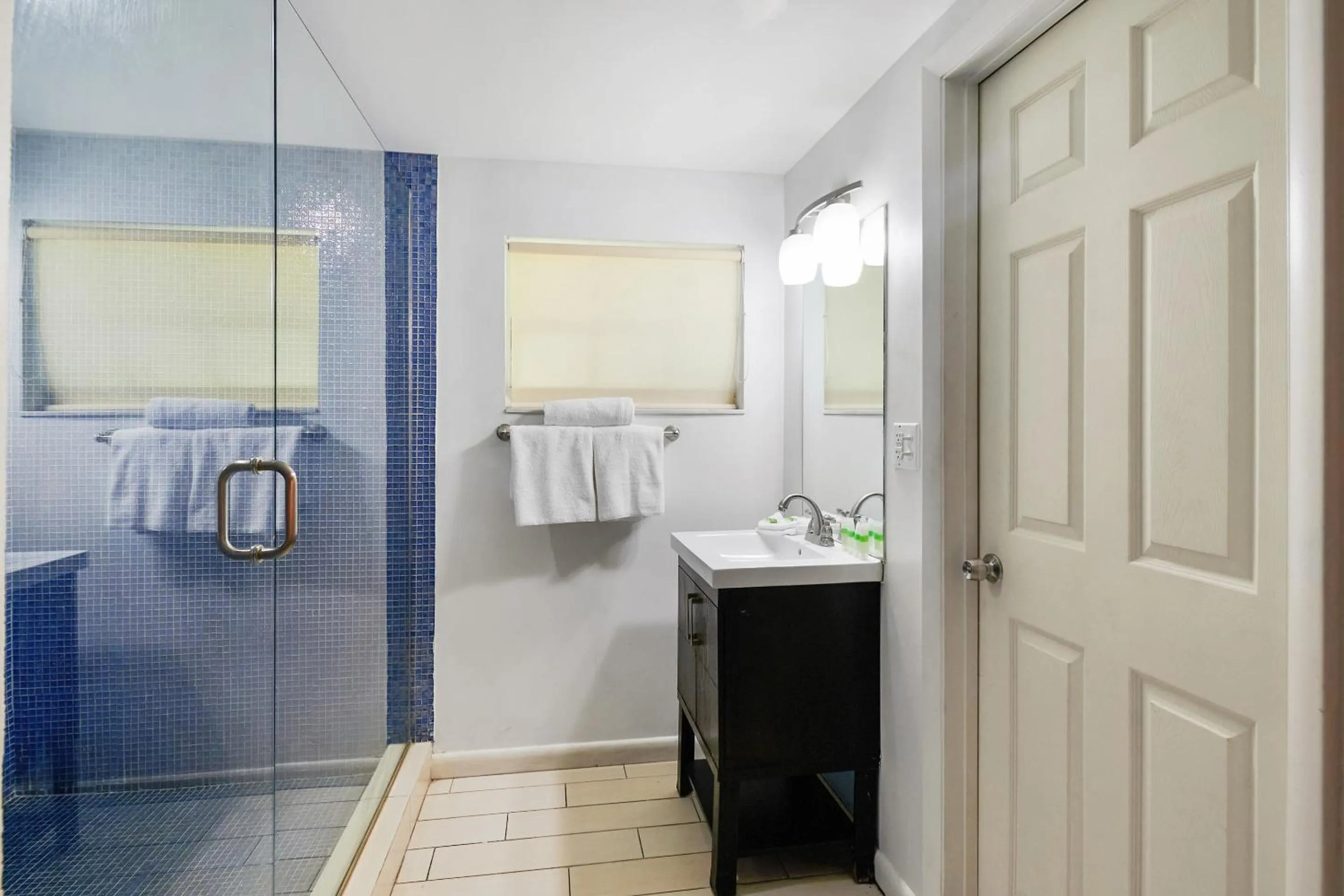 Bathroom in OYO Hotel Coral Gables - Miami Airport