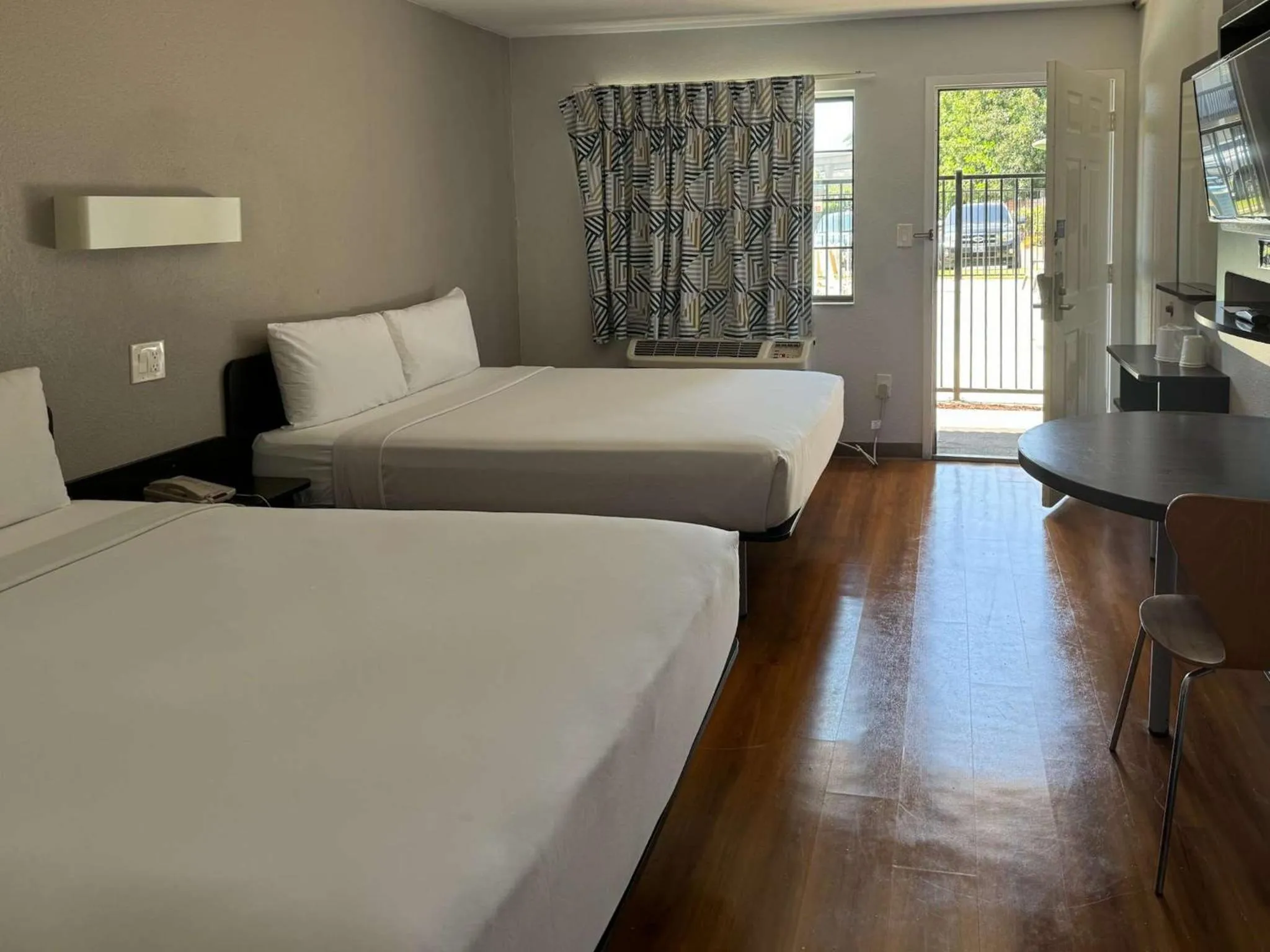 Bedroom, Bed in Motel 6-Pomona, CA - Los Angeles