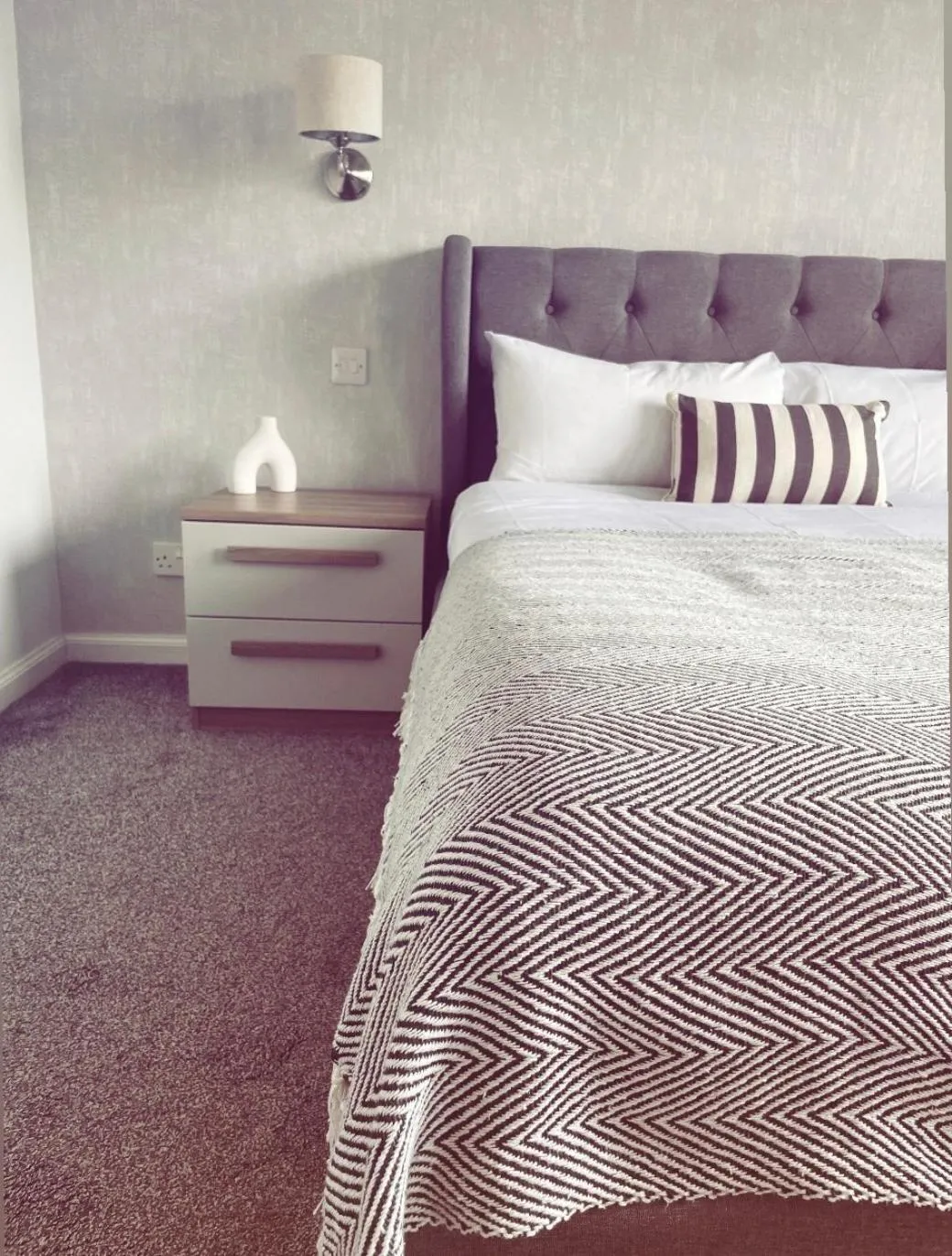 Malva - Modern 2 Bedroom Bungalow in Wick Sleeps 4 with private parking - NC500 Route