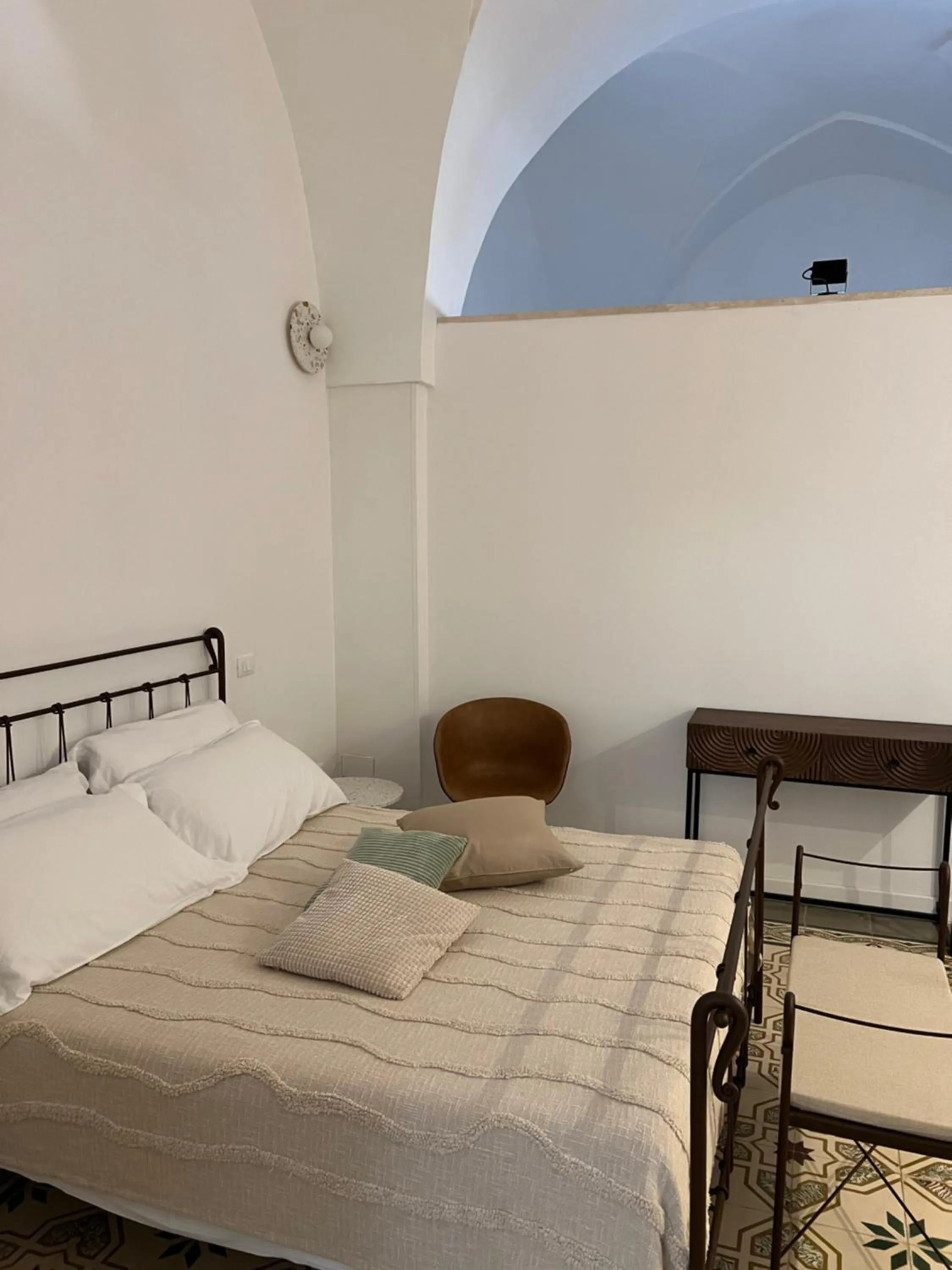 Photo of the whole room, Bed in Notos b&b