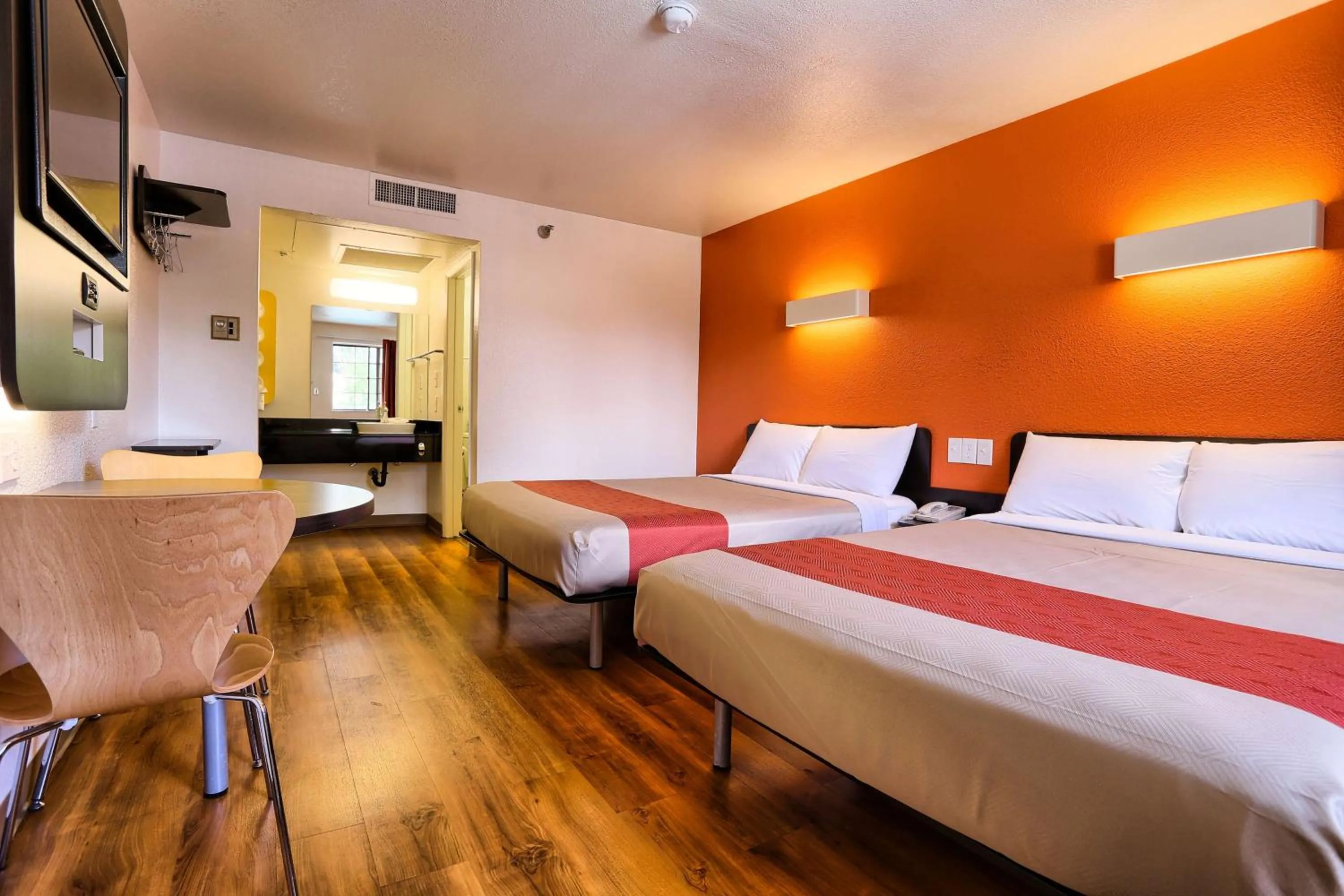 TV and multimedia, Bed in Super 8 by Wyndham Petaluma