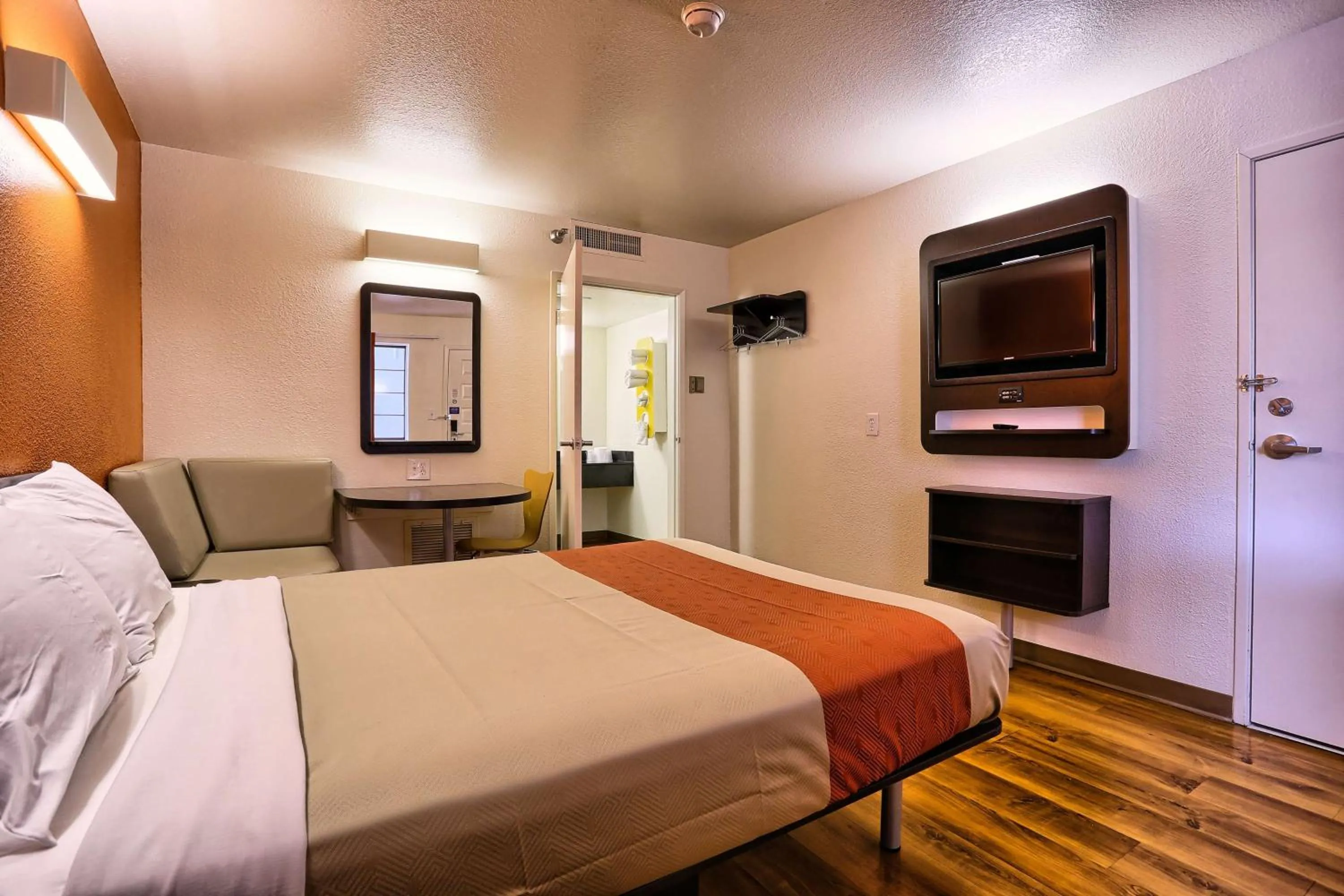 TV and multimedia, Bed in Super 8 by Wyndham Petaluma