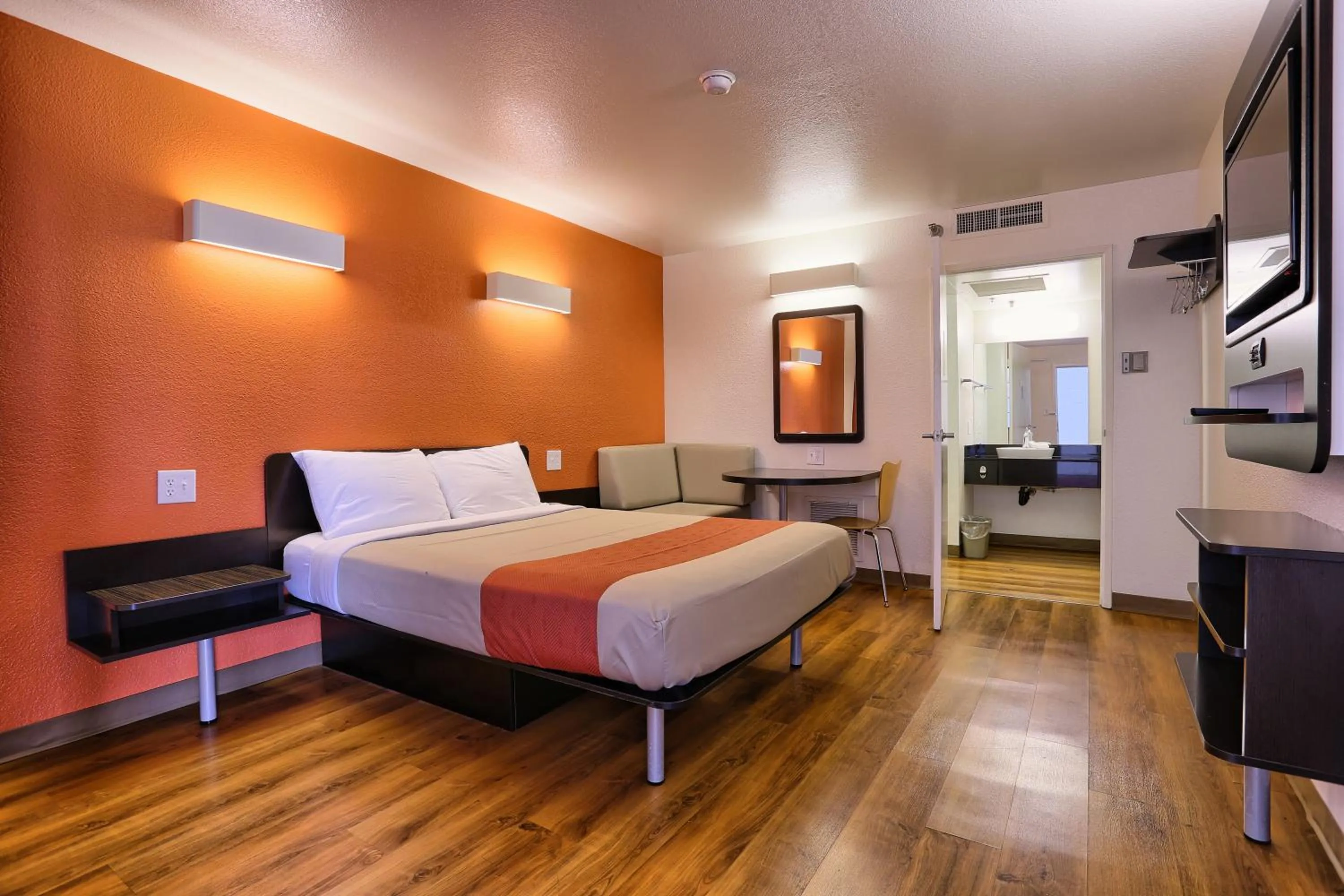 Bed in Super 8 by Wyndham Petaluma