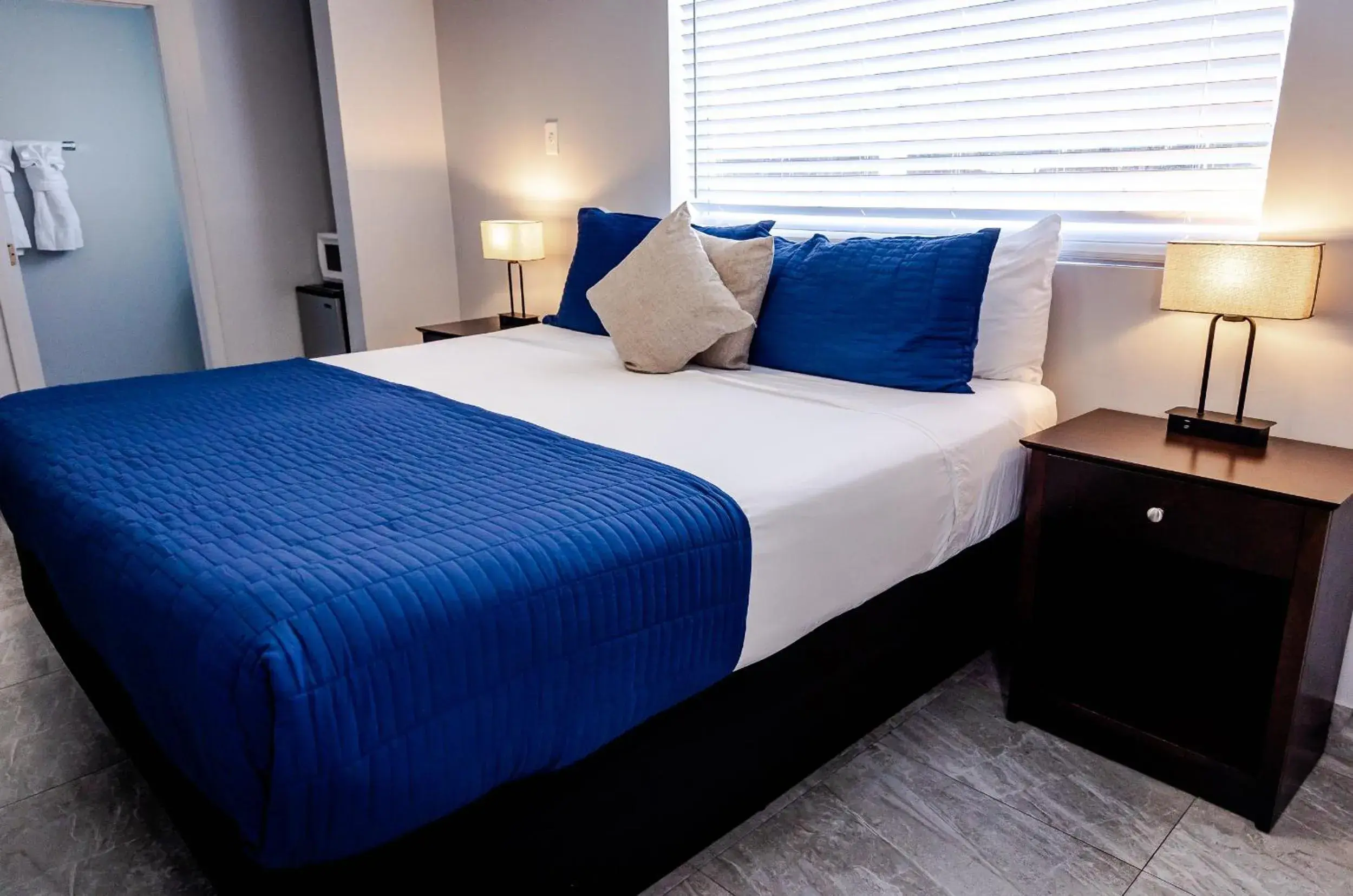 Double Room King Bed - single occupancy in Up Midtown Double Room King Bed - single occupancy in Up Midtown