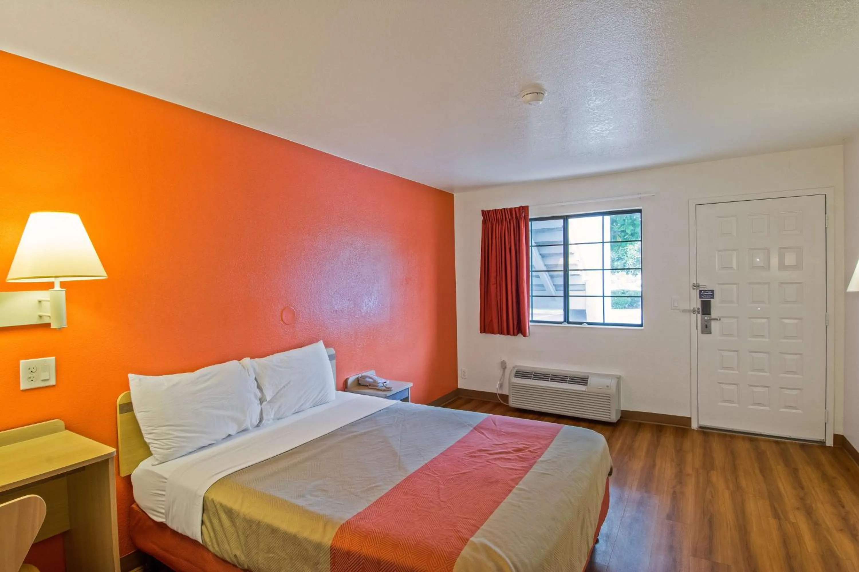 Bedroom, Bed in Motel 6-Redding, CA - South