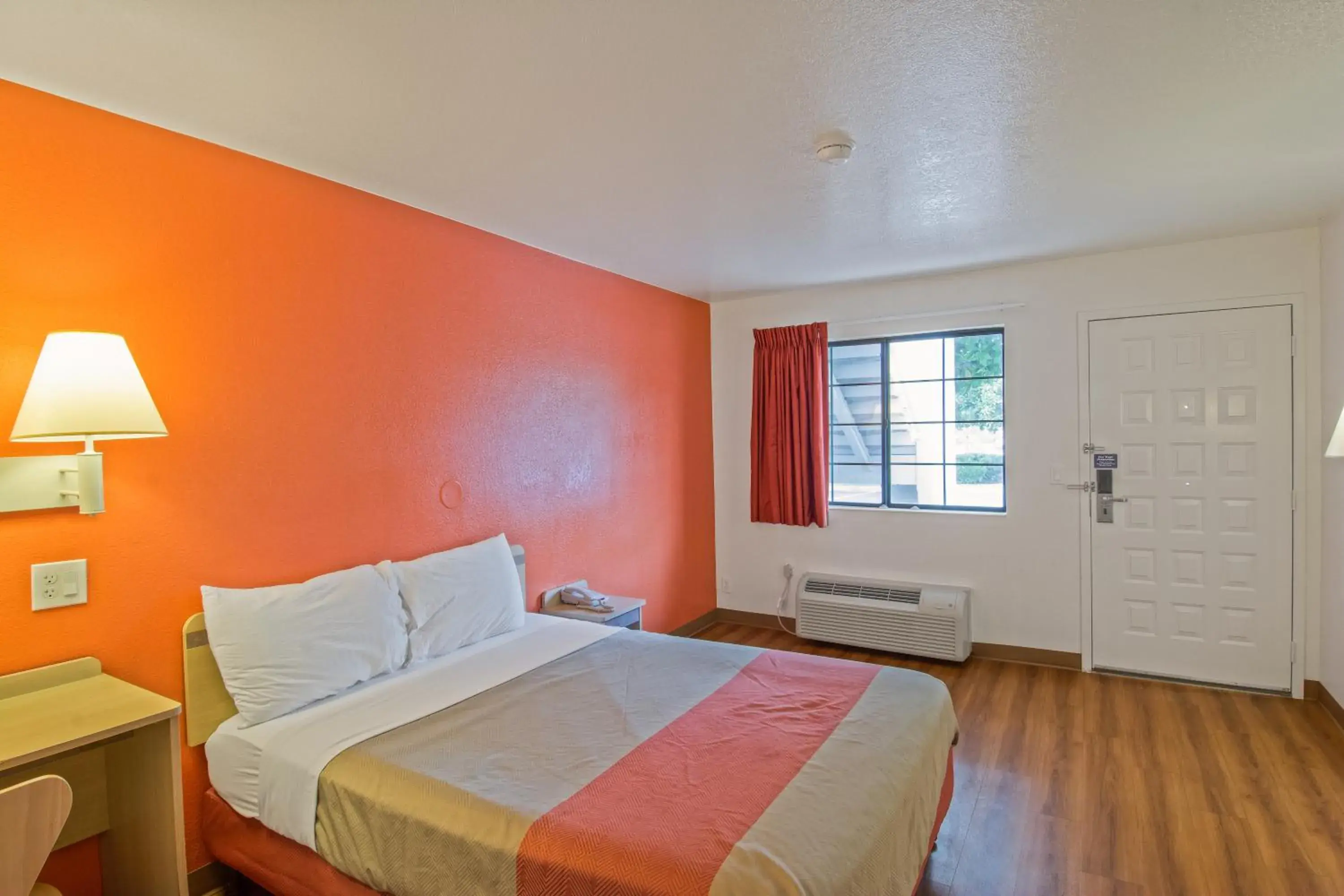 Bedroom, Bed in Motel 6-Redding, CA - South Bedroom, Bed in Motel 6-Redding, CA - South