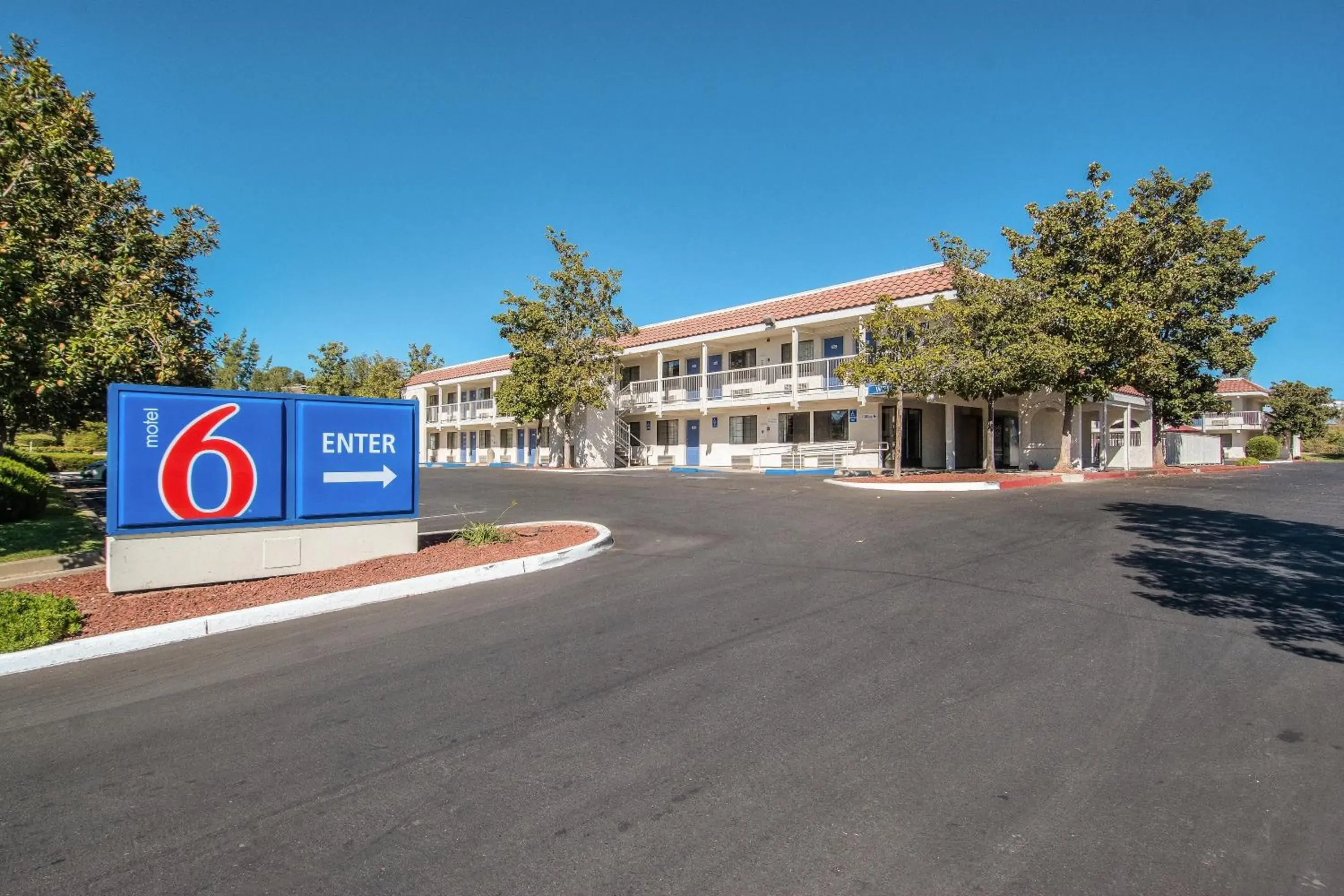 Facade/entrance in Motel 6-Redding, CA - South Facade/entrance in Motel 6-Redding, CA - South