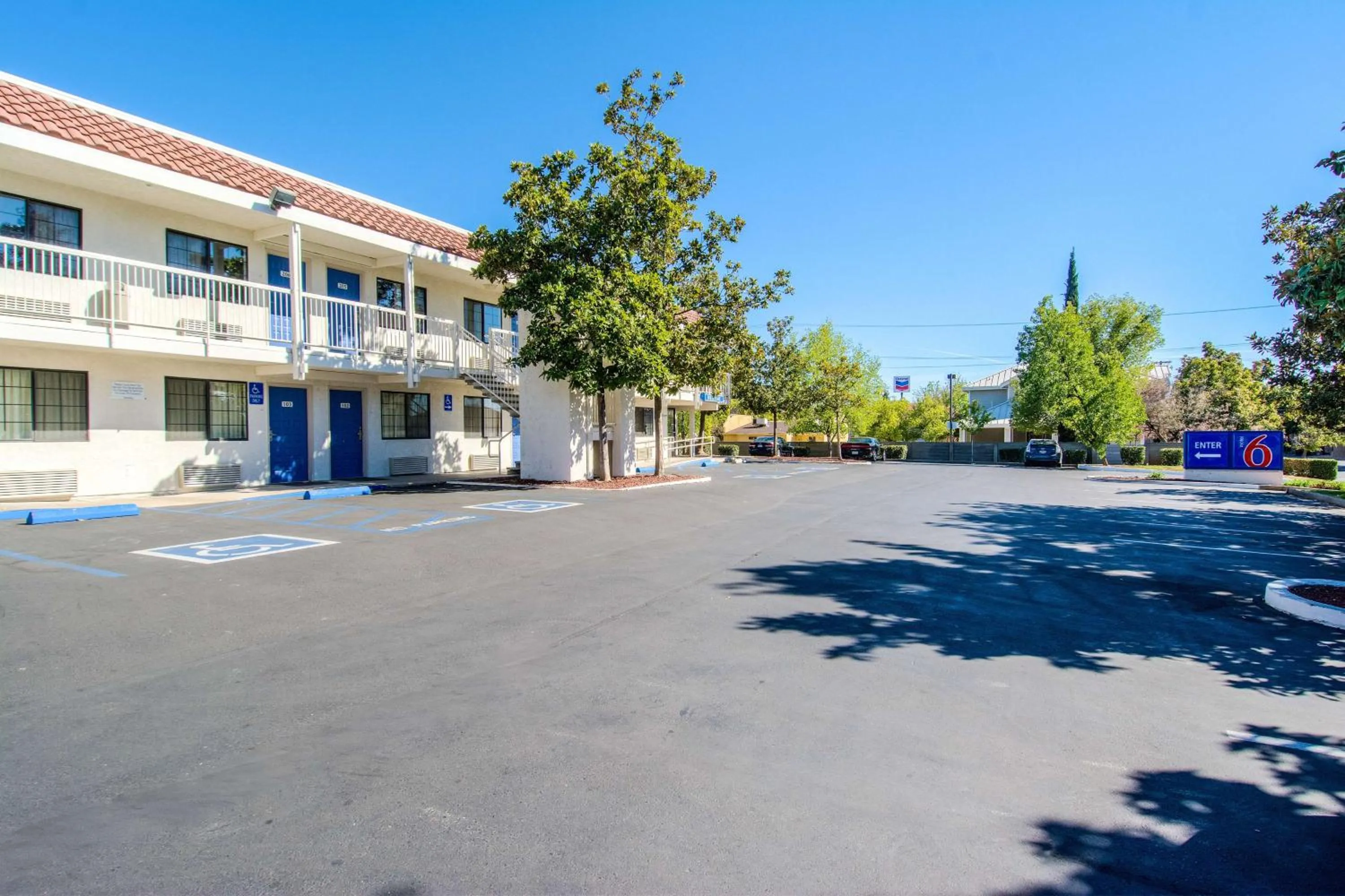 Property building in Motel 6-Redding, CA - South
