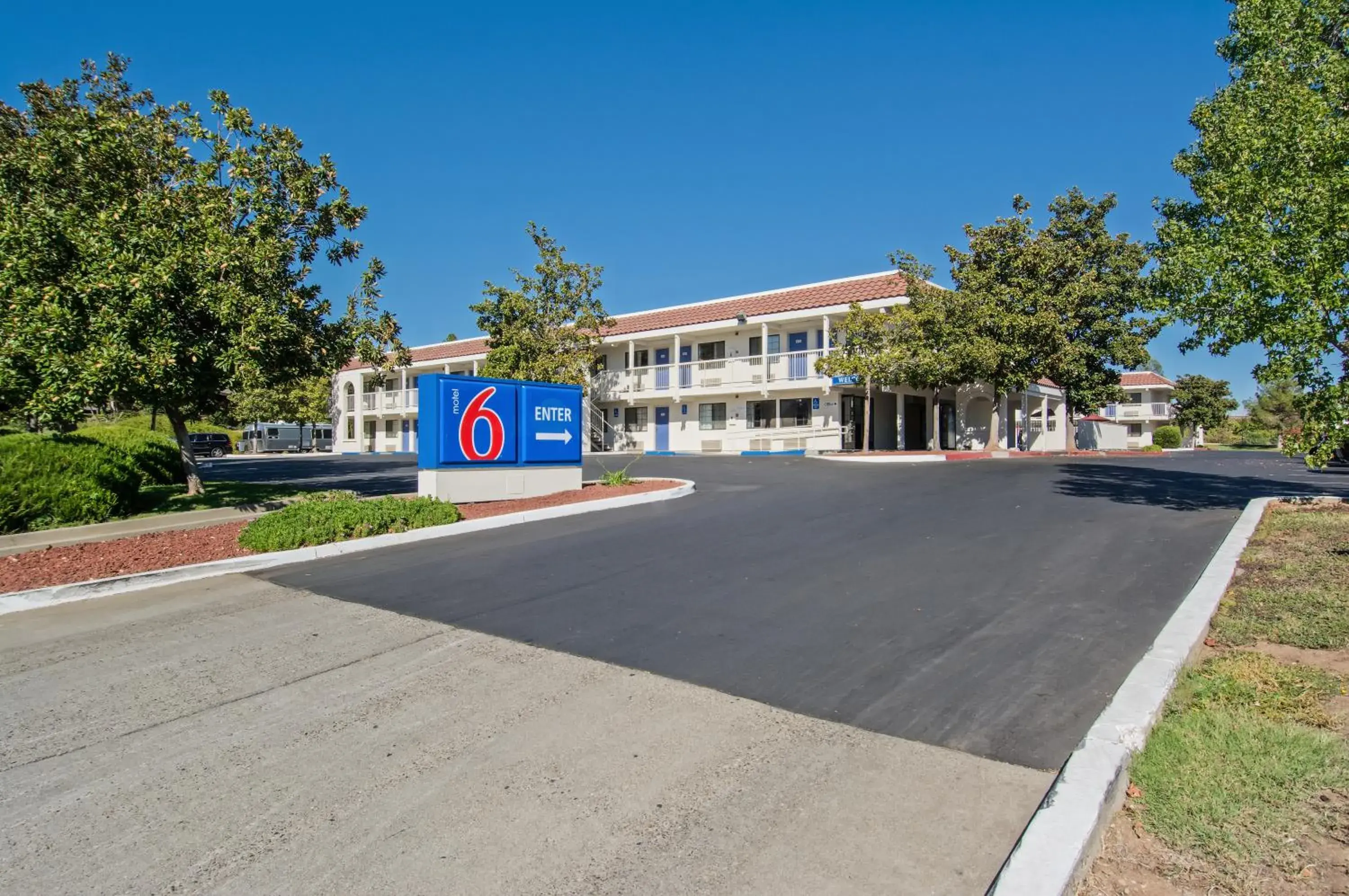 Facade/entrance in Motel 6-Redding, CA - South Facade/entrance in Motel 6-Redding, CA - South