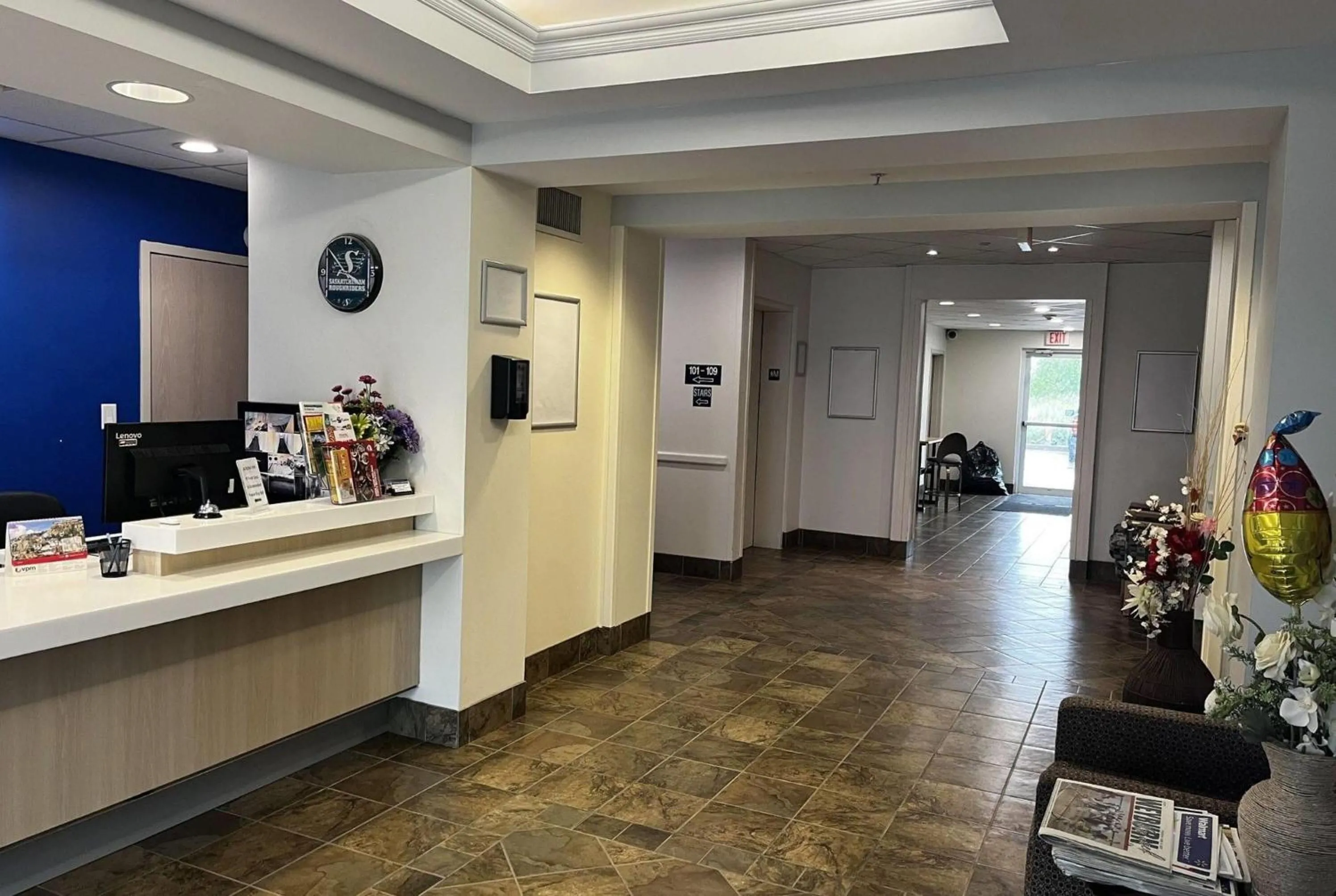 Lobby or reception in Super 8 by Wyndham Estevan