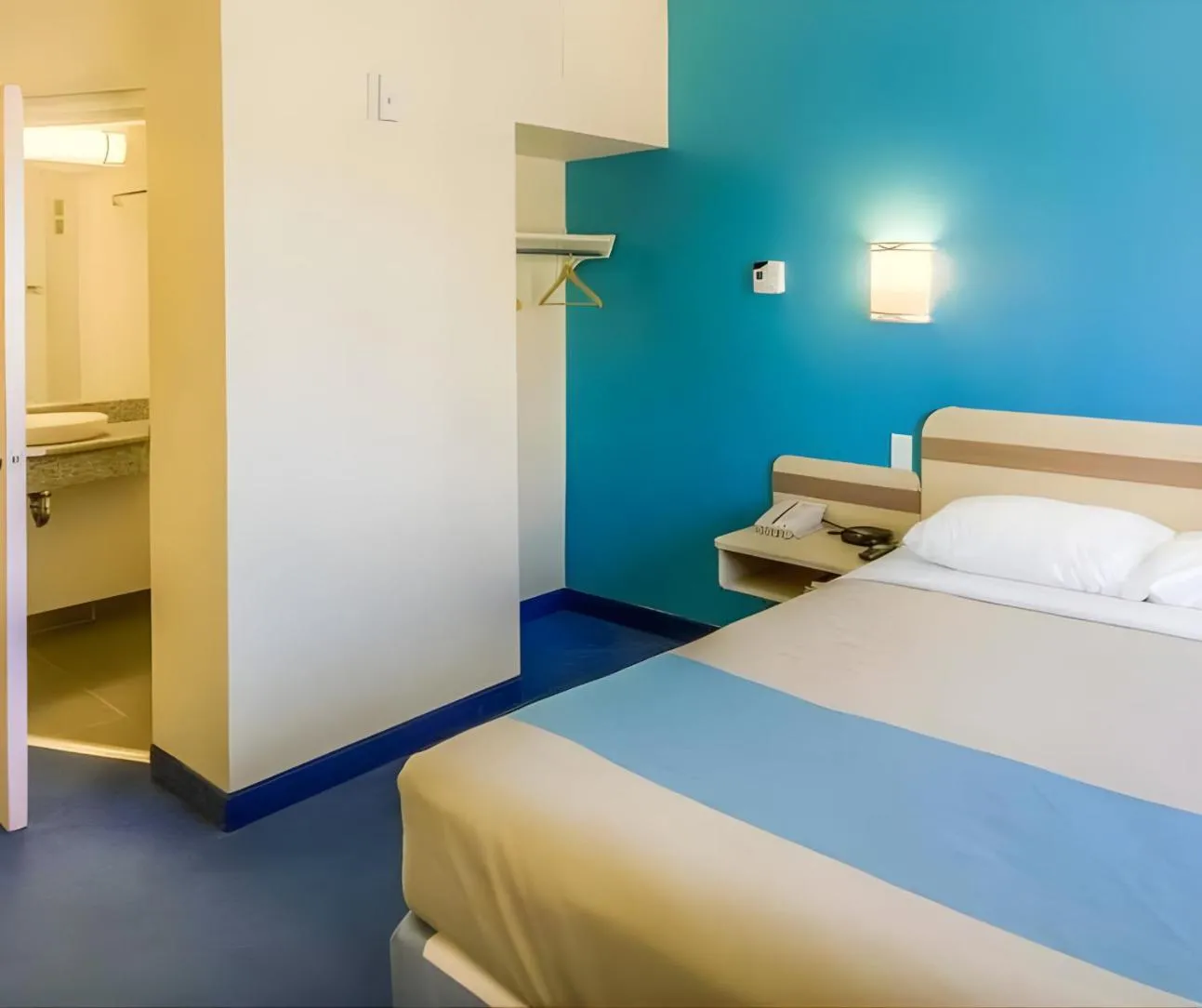 Bedroom, Bed in Super 8 by Wyndham Estevan